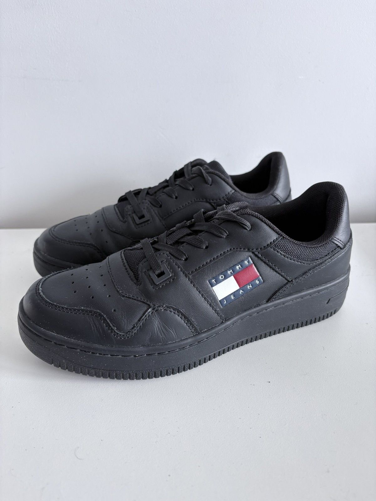 Tommy Hilfiger Tommy Hilfiger TJW Retro Basket leather sneakers size 37 Size US 7 / IT 37 - 1 Thumbnail