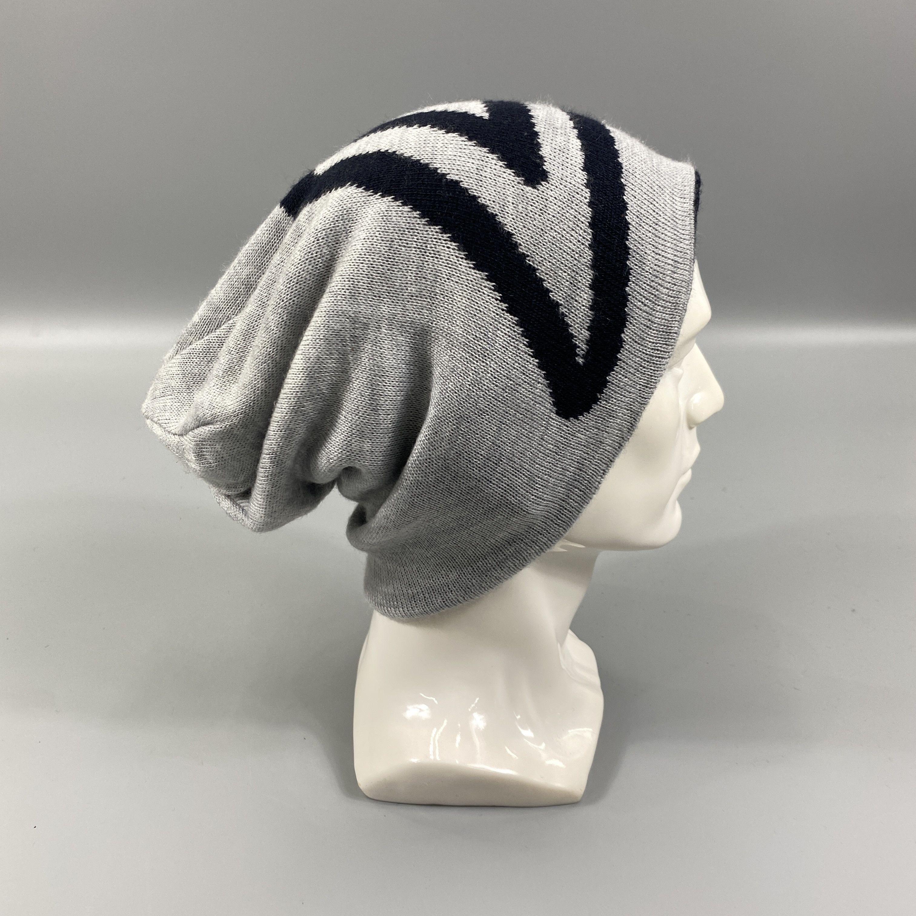 Japanese Brand Umbro Big Logo Reversible Beanie Hat -BN1195 Size ONE SIZE - 3 Thumbnail