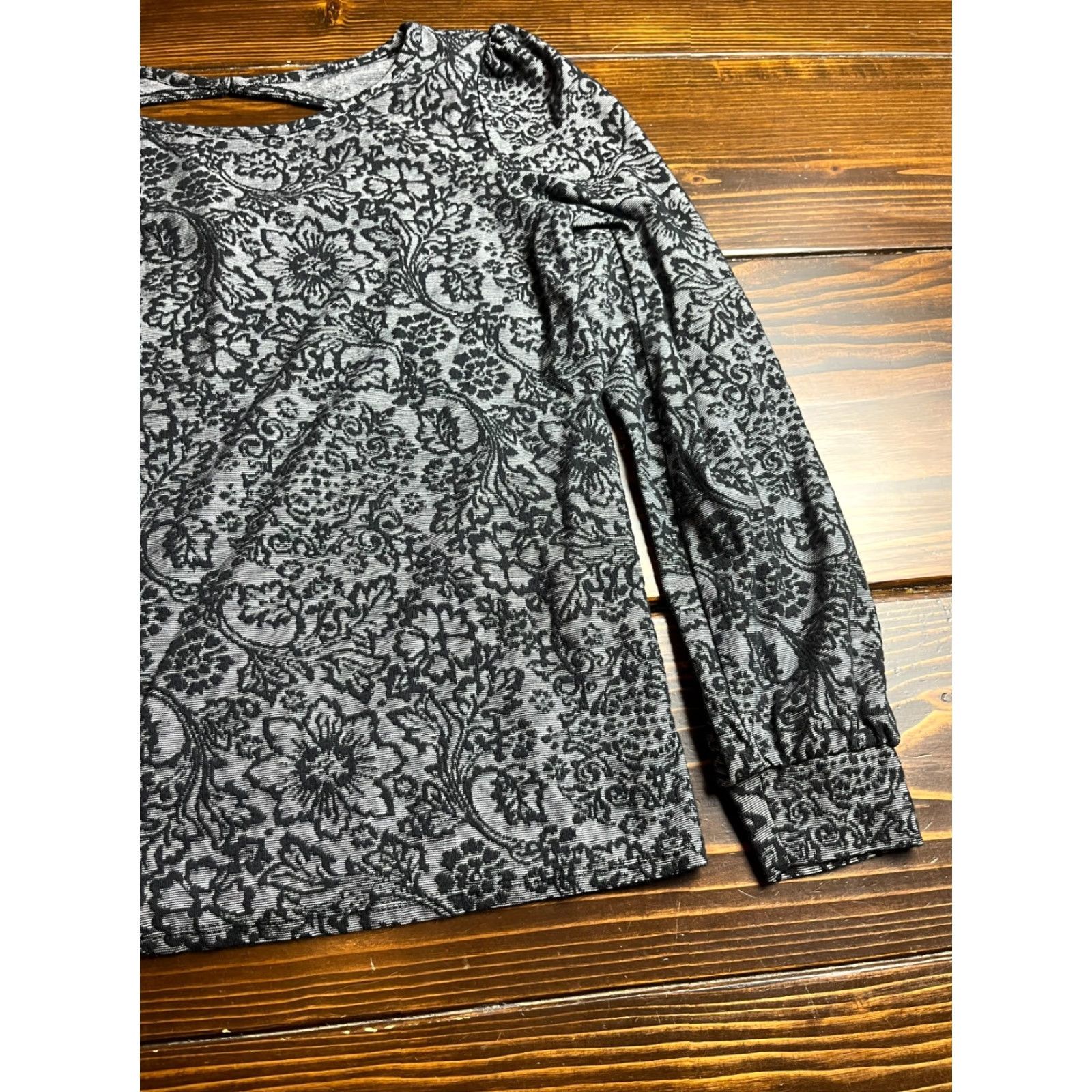 Loft LOFT Shirt Women's Size Small Black Gray Floral Long Sleeve Cut Out Womens Size S / US 4 / IT 40 - 4 Thumbnail