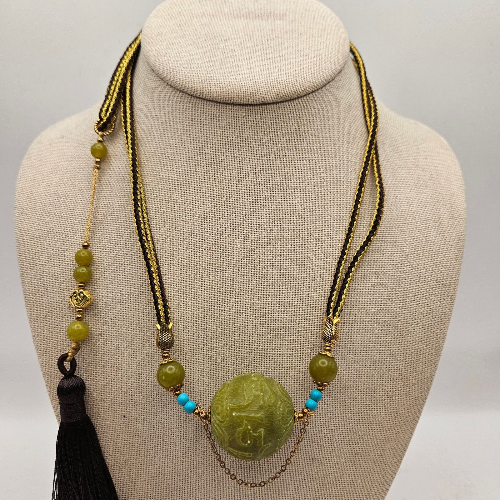Other CHINESE CARVED GREEN JADE PENDANT NECKLACE TASSEL FOO DOG Size ONE SIZE - 2 Thumbnail
