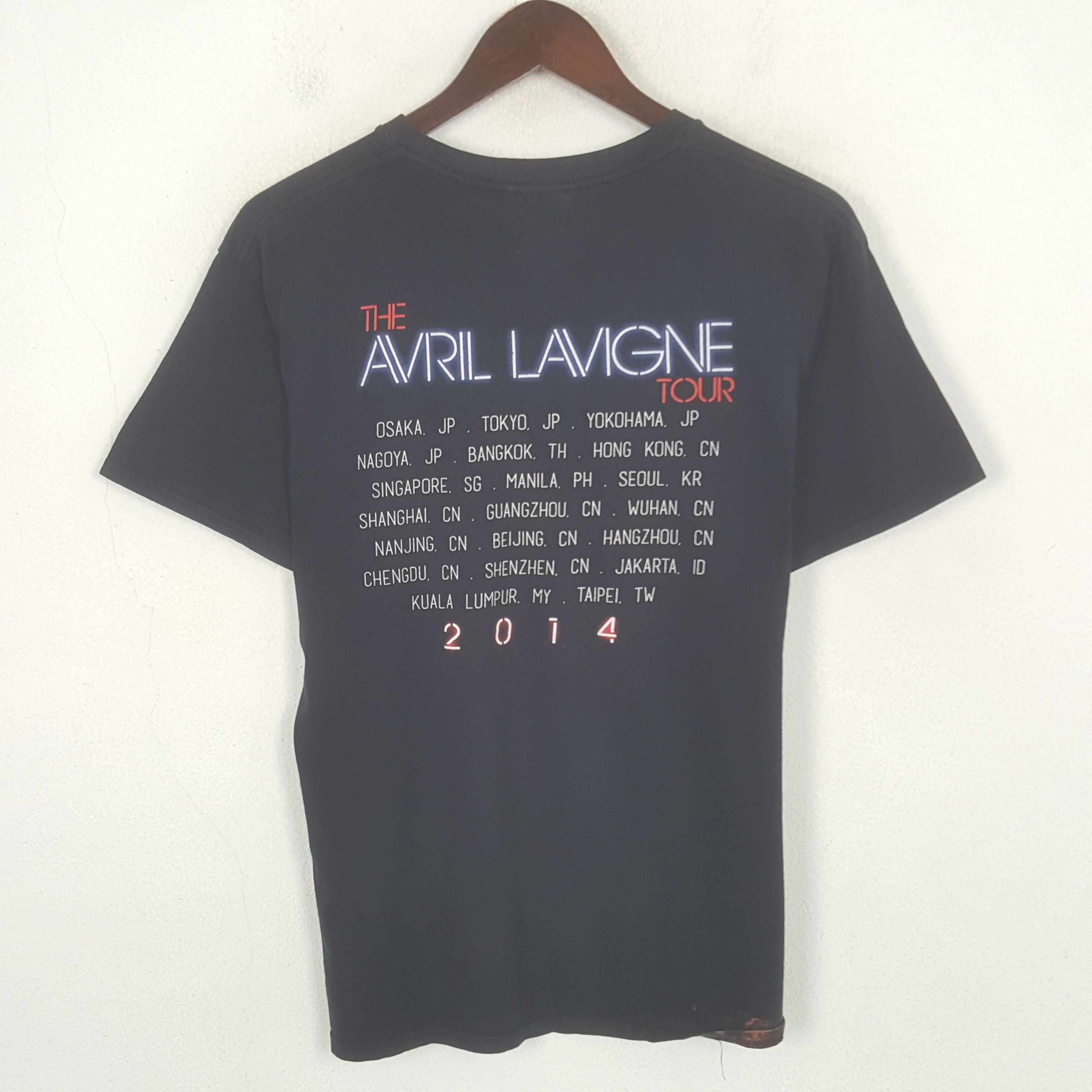 Other Vintage The Avril Lavigne Tour 2014 Tshirt Size US M / EU 48-50 / 2 - 3 Thumbnail