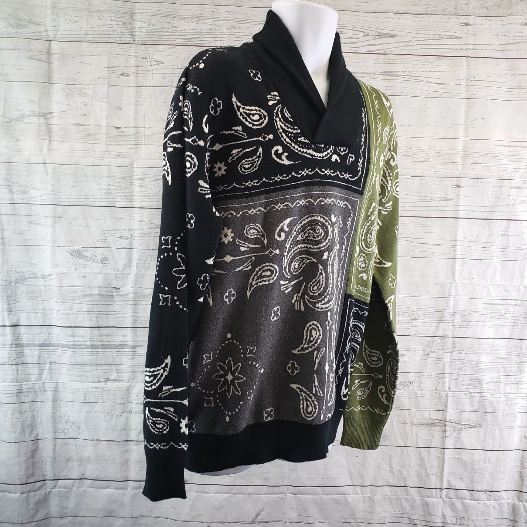 Vintage VINTAGE? Wait none. Sun + Stone Mens Pullover Sweater Size M Black Green Bandana Print Long Sleeve Size US M / EU 48-50 / 2 - 3 Thumbnail