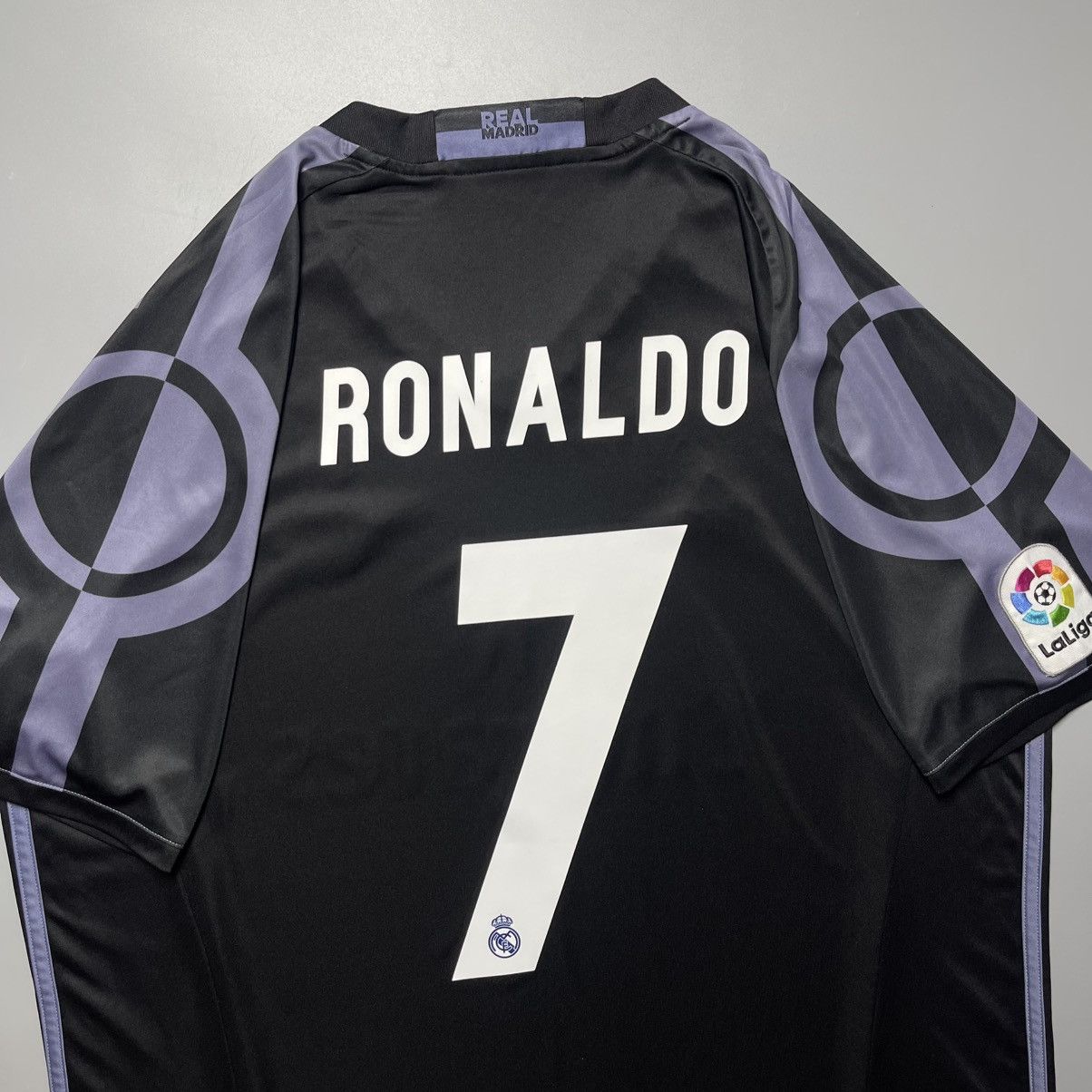 Vintage REAL MADRID ADIDAS 2016/2017 SOCCER THIRD JERSEY #7 RONALDO Size US XL / EU 56 / 4 - 11 Thumbnail