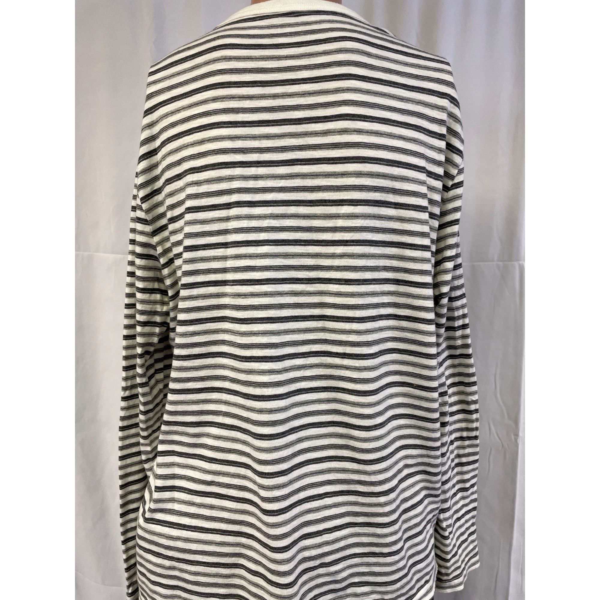 Gap Gap Men's Gray Striped T-shirt Long Sleeve Size XL SKU 4717 Size US XL / EU 56 / 4 - 3 Thumbnail
