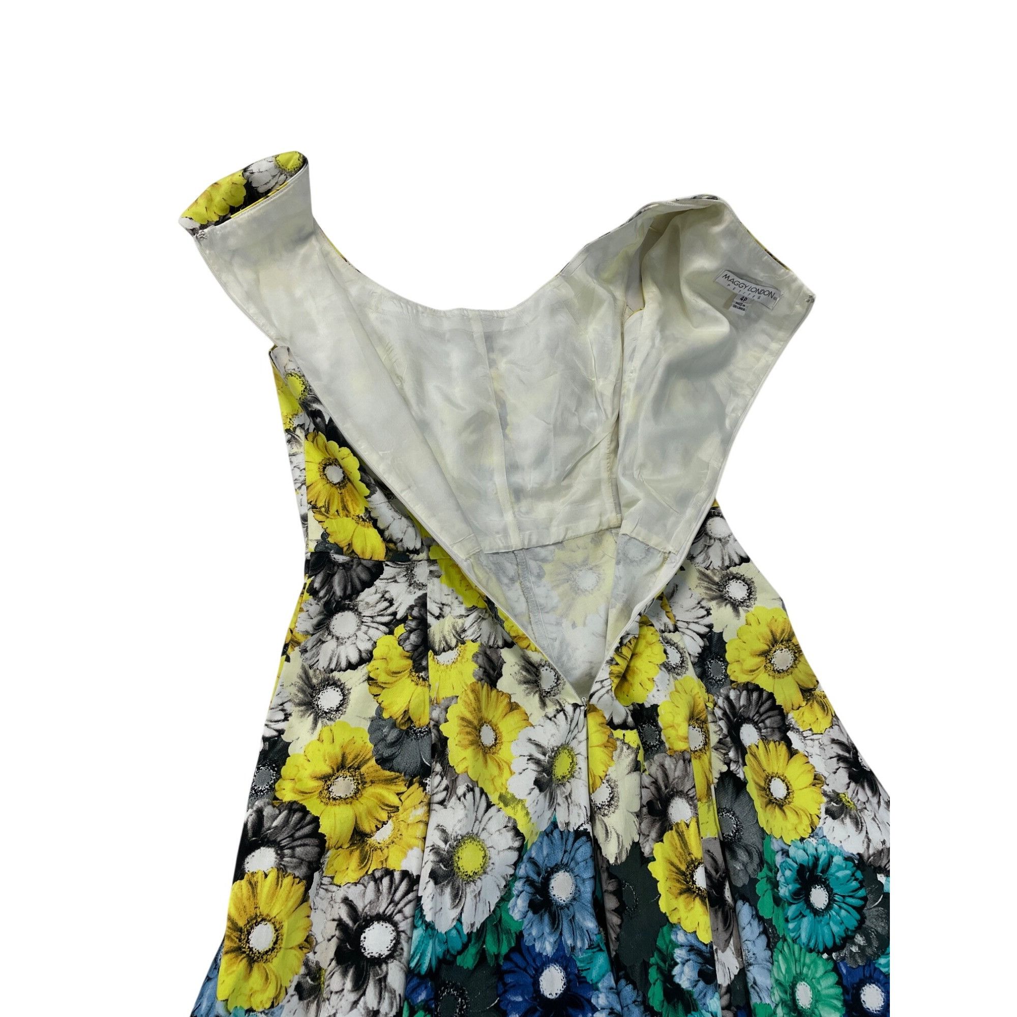 MAGGY LONDON Maggy London Petite Floral Fit Flare Dress size 4P SKU 8920 Size S / US 4 / IT 40 - 11 Thumbnail