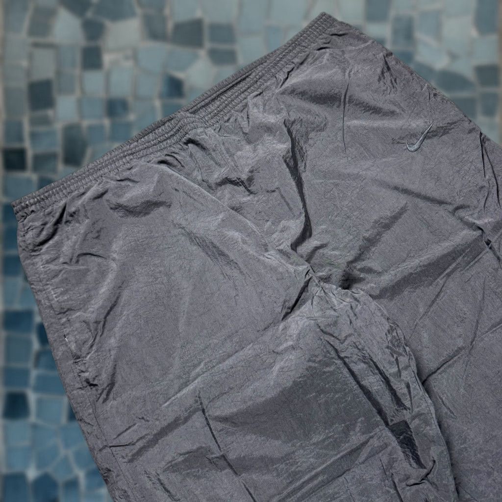 Nike VINTAGE Nike Sweatpants Women's M Black Windbreaker Ankle Zip Pockets 90s Nike Womens M Black Knit Sweatpants 90s Size 32" / US 10 / IT 46 - 1 Thumbnail