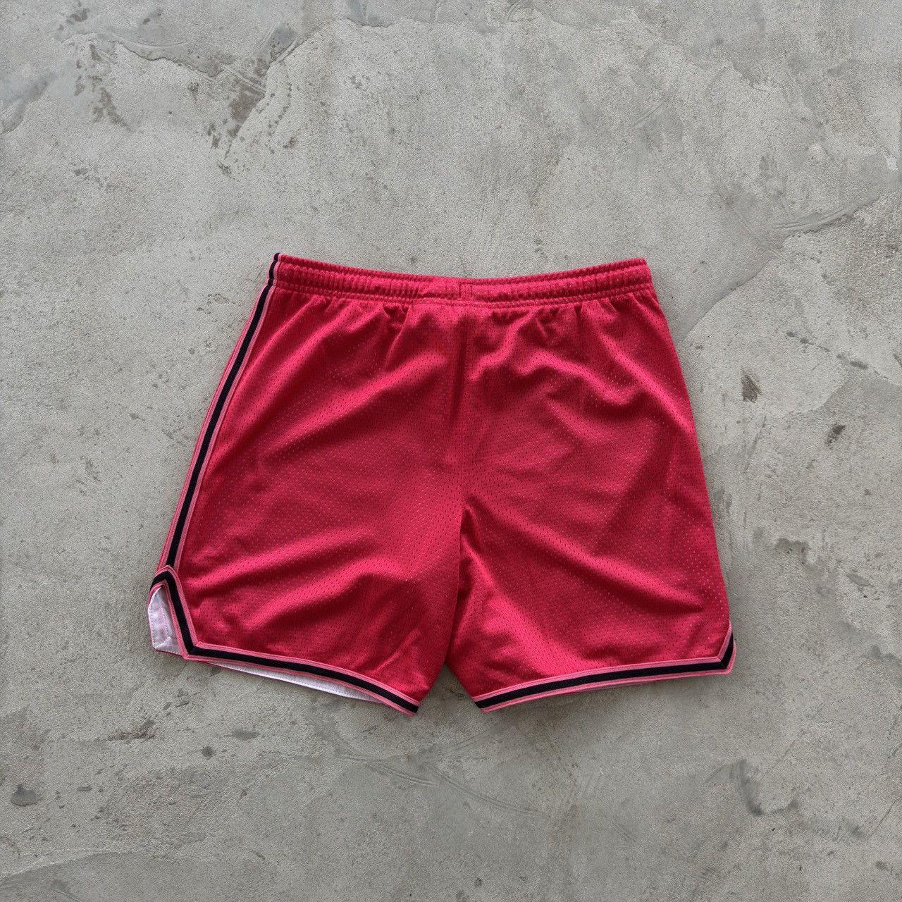 Nike Nike Red Mesh Basketball Shorts Vintage Swoosh Logo XS Size US 30 / EU 46 - 2 Thumbnail