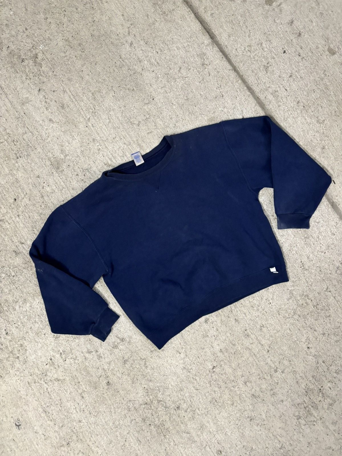 Russell Athletic × Vintage Navy Blank Russell athletic crewneck sweatshirt Size US L / EU 52-54 / 3 - 1 Thumbnail