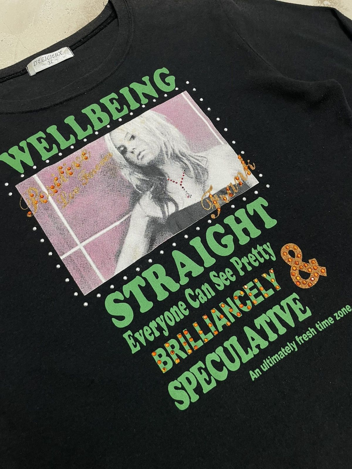 Hysteric Glamour Wellbeing Frank Potrait Girl Y2K Wording Cropped Tee Size US M / EU 48-50 / 2 - 6 Thumbnail
