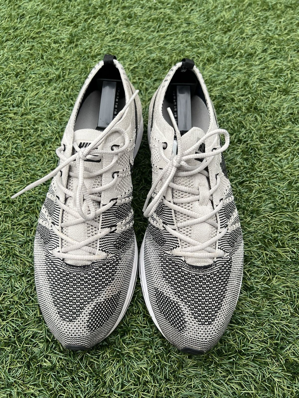 Nike Nike Flyknit Trainers Pale Grey Size US 10.5 / EU 43-44 - 2 Thumbnail