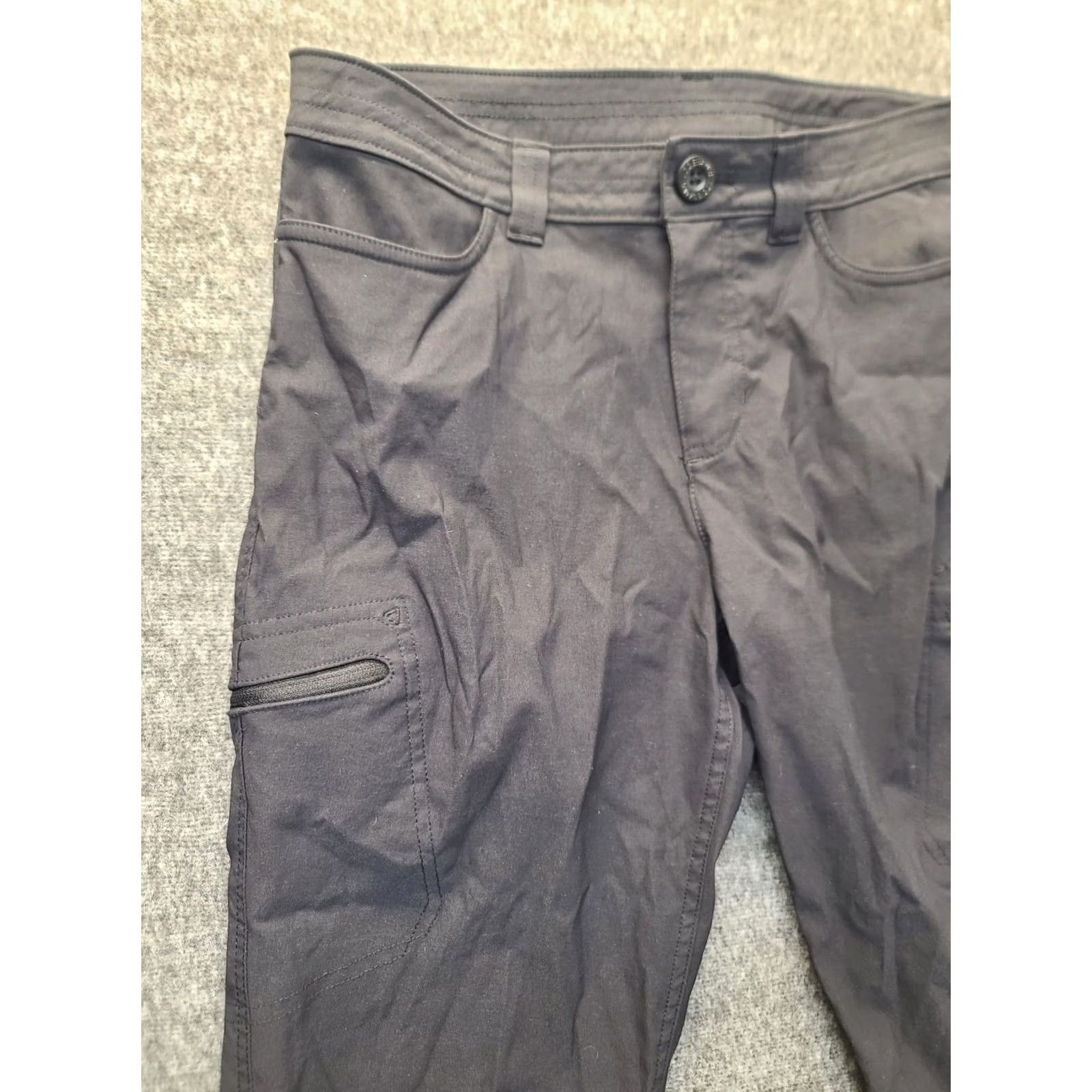 Eddie Bauer Eddie Bauer Capris Womens 6 First Ascent Cargo Regular Fit Outdoors Hiking Capris pants Black Nylon Spandex Canvas 20 in inseam 30 in waist Womens Size ONE SIZE - 4 Thumbnail