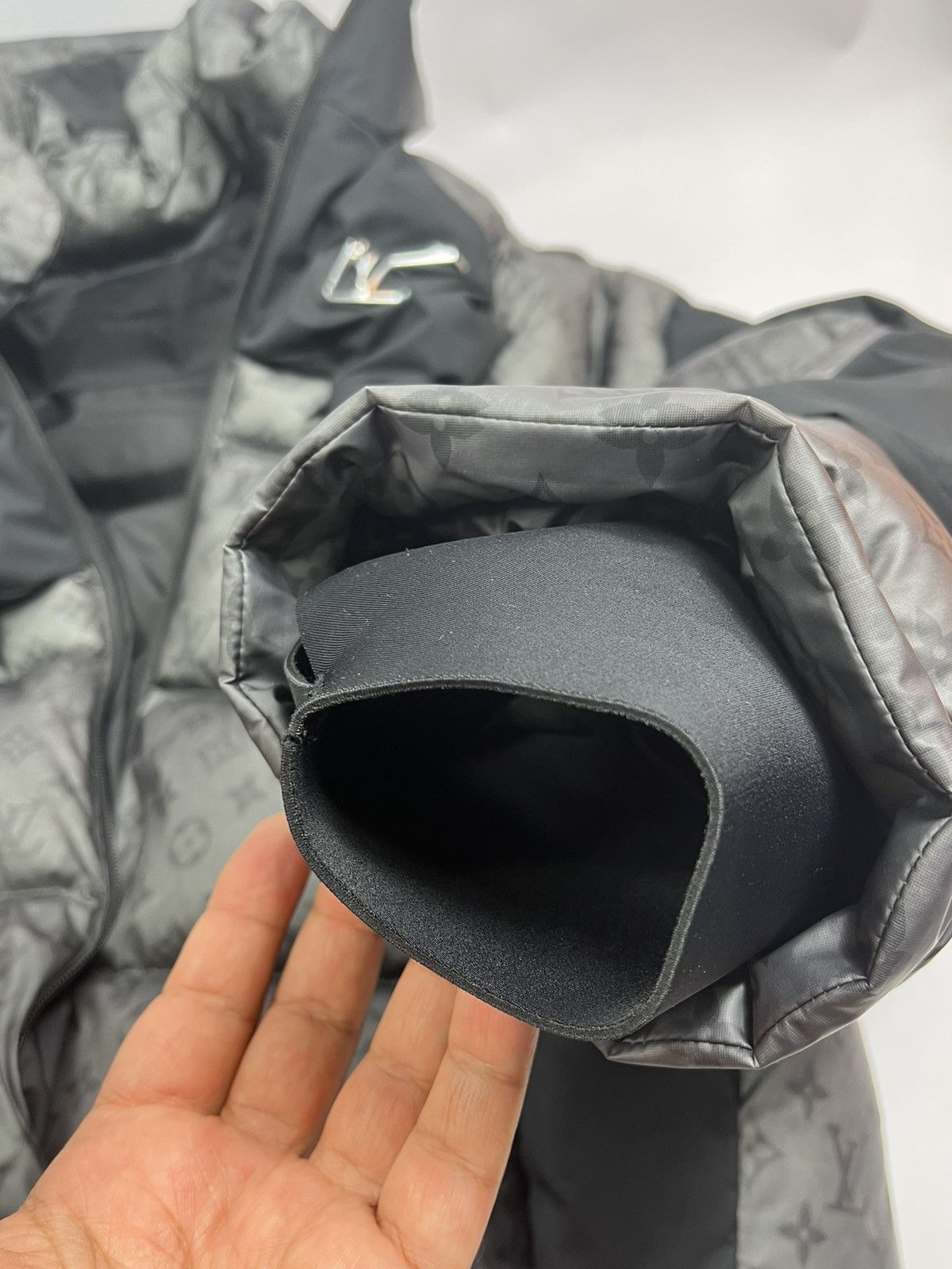 Louis Vuitton 2054 Heat & water sensitive technical puffer ski jacket Size US XL / EU 56 / 4 - 15 Thumbnail