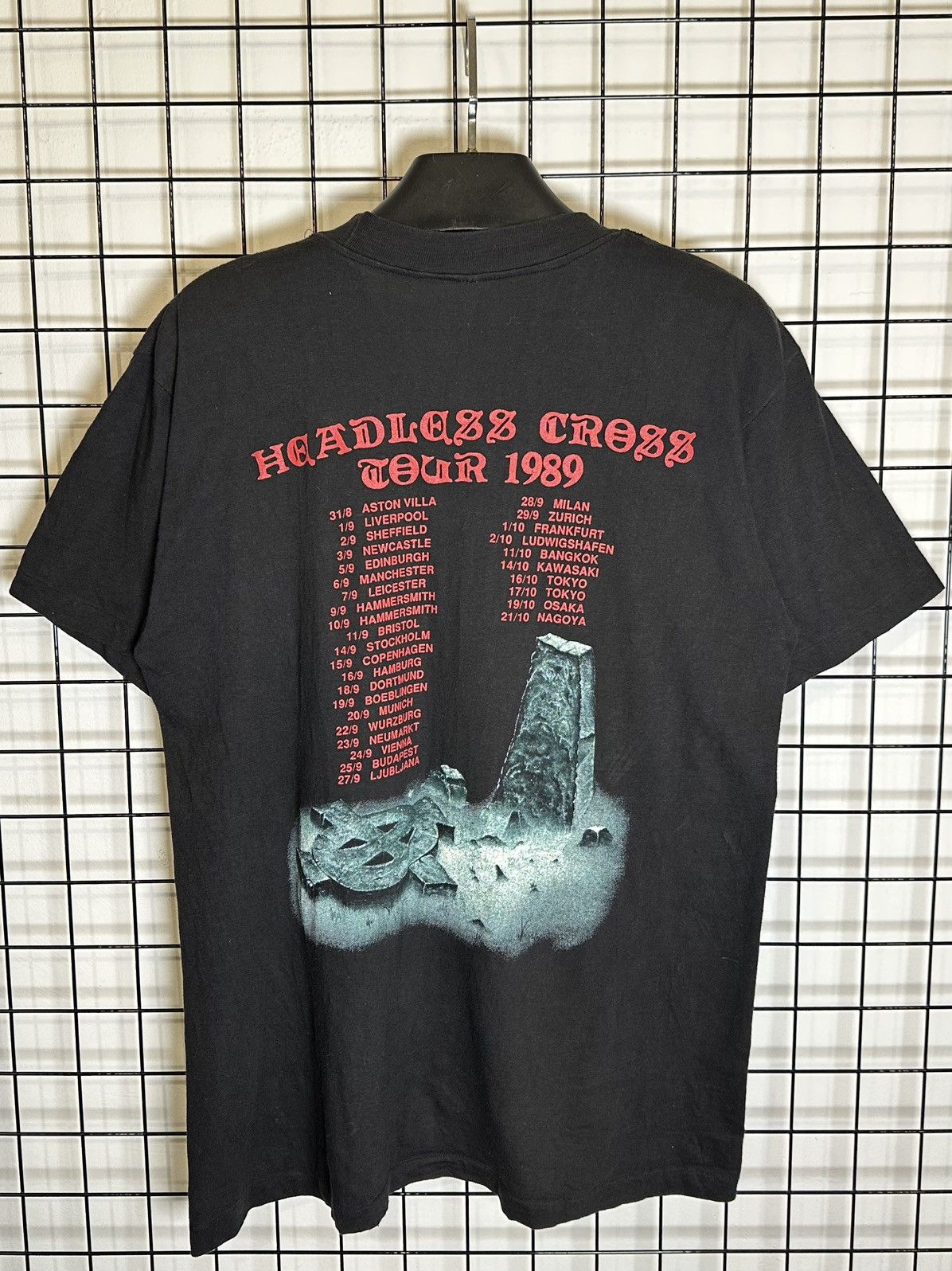 Black Sabbath vintage 1989 BLACK SABBATH headless cross Tee Size US L / EU 52-54 / 3 - 3 Thumbnail