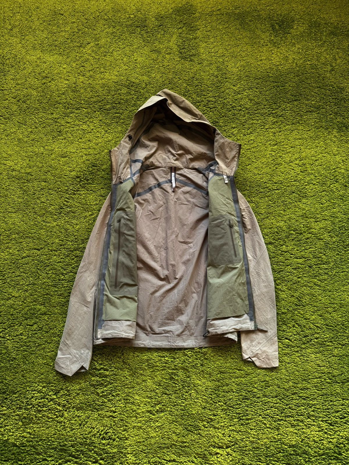 Arc'teryx × Designer × Veilance Arc’teryx Veilance Isogon gorpcore style hooded jacket Size US M / EU 48-50 / 2 - 4 Thumbnail