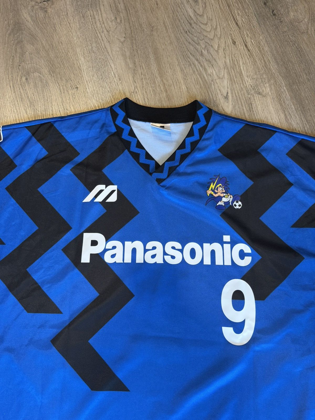 Mizuno VINTAGE 1993 GAMBA OSAKA HOME JERSEY SHIRT Size US M / EU 48-50 / 2 - 3 Thumbnail