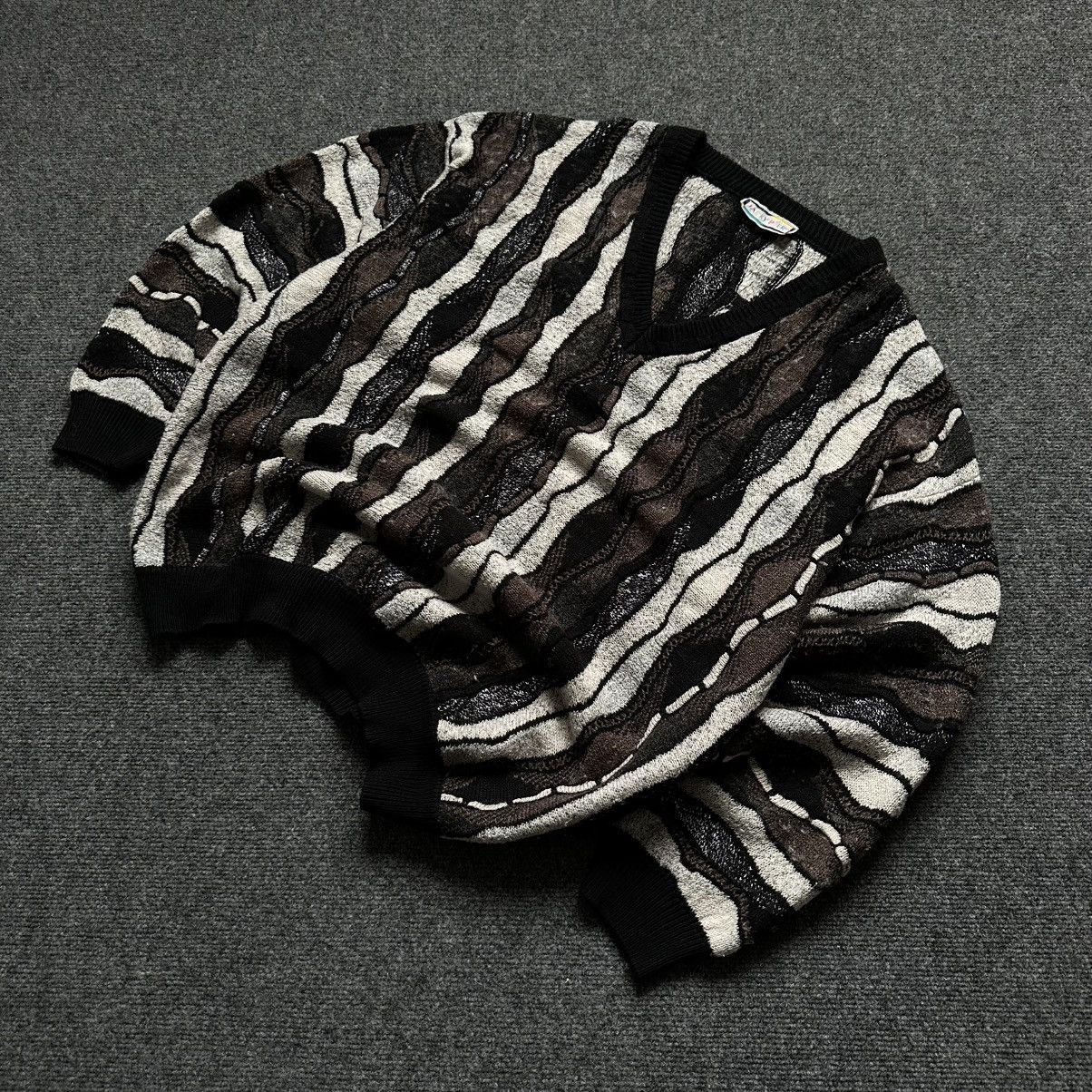 Coogi VTG Coogi Style Jacky Peer V Neck Sweater Size 54 00s USA Size US XL / EU 56 / 4 - 1 Thumbnail