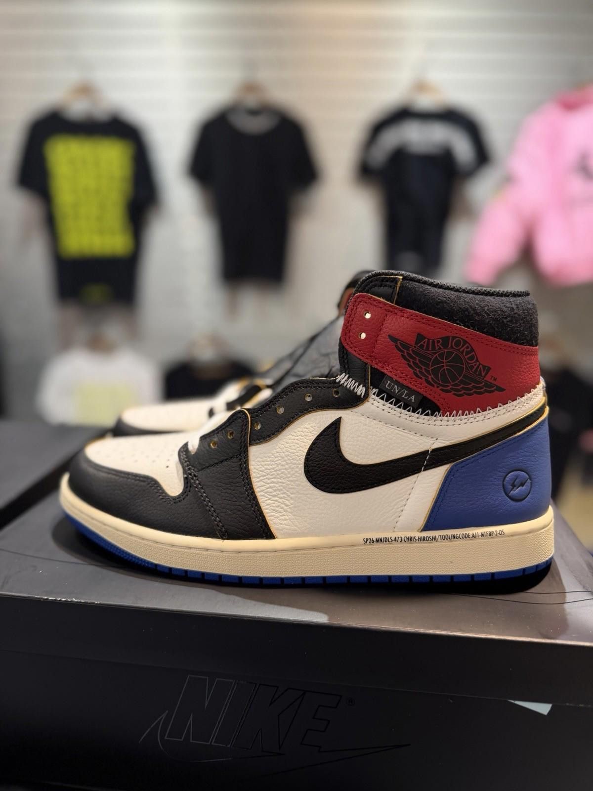 Jordan Brand Air Jordan 1 x Union x Fragment Black and Varsity Red 11 Size US 11 / EU 44 - 6 Thumbnail