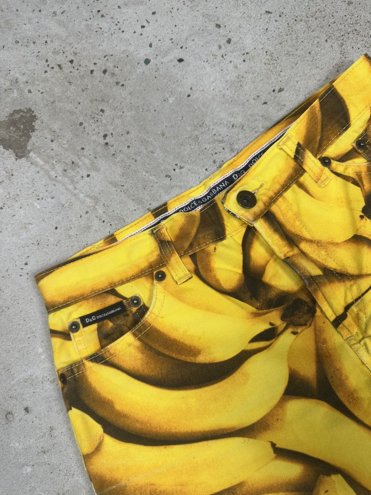 Dolce & Gabbana 2003 Dolce & Gabbana Banana Print 3/4 Capri Pants Size 27" / US 4 / IT 40 - 7 Thumbnail