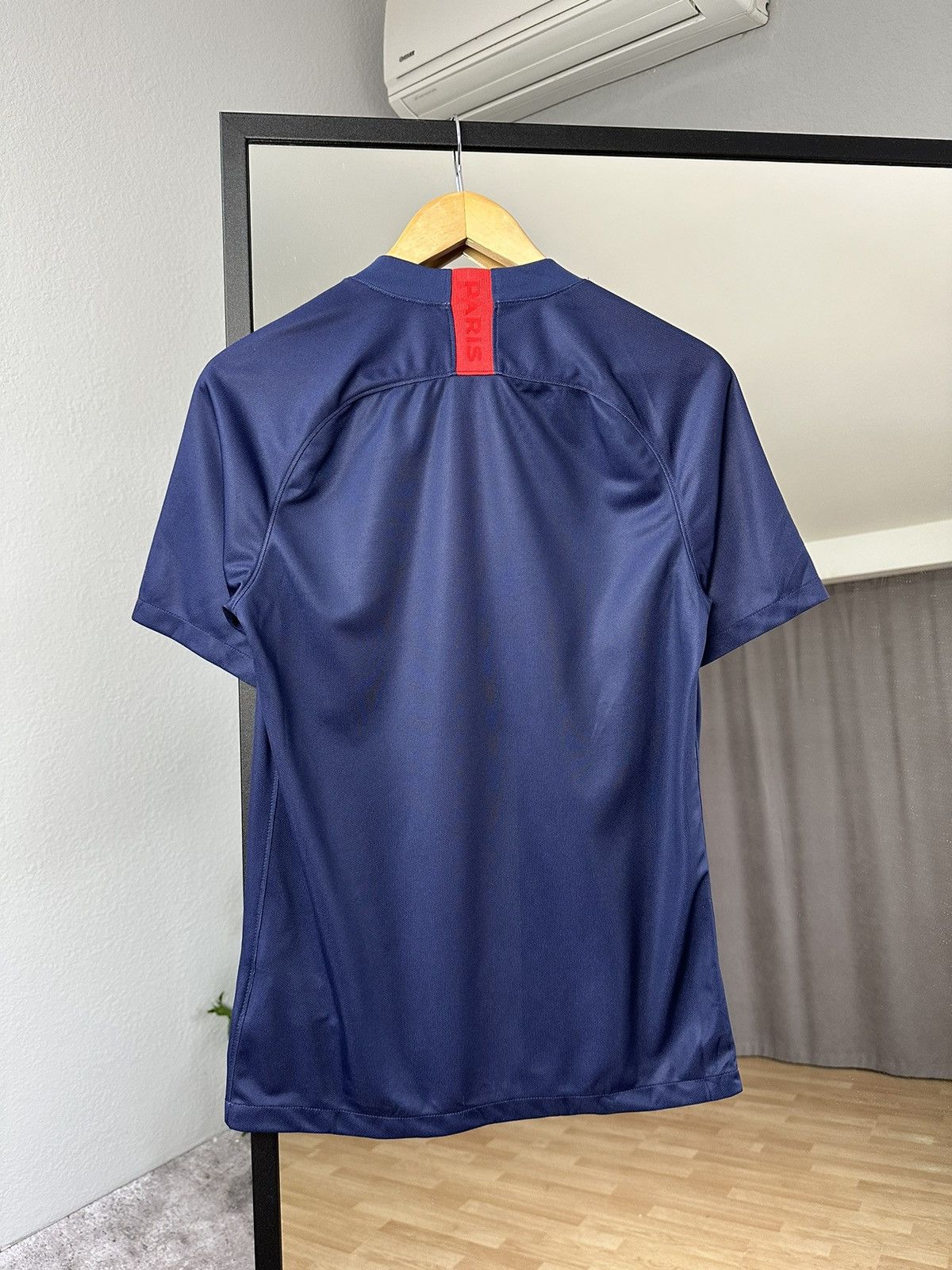 Vintage Vintage Nike PSG 2019/20 Home Jersey Paris Saint Germain Size US S / EU 44-46 / 1 - 4 Thumbnail