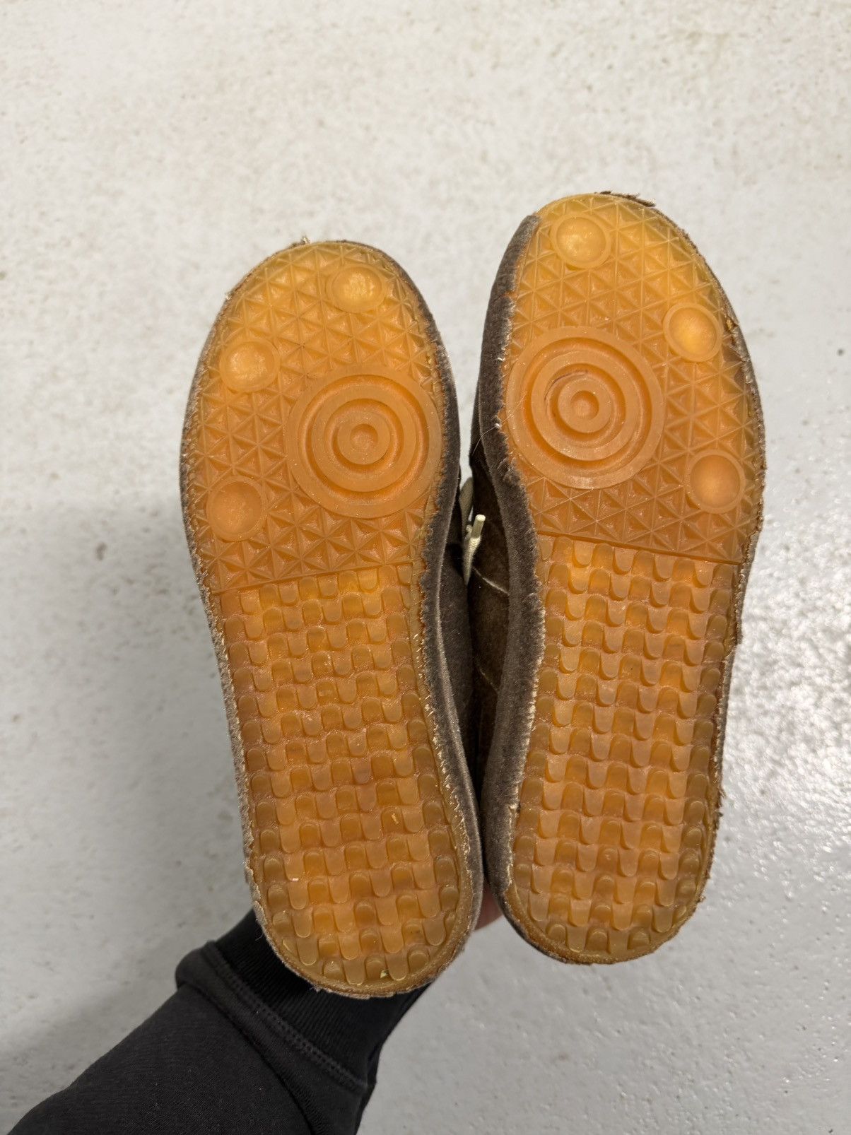 Maison Margiela Maison Margiela Replica Velour/Velvet Sneakers Size US 7 / IT 37 - 11 Thumbnail