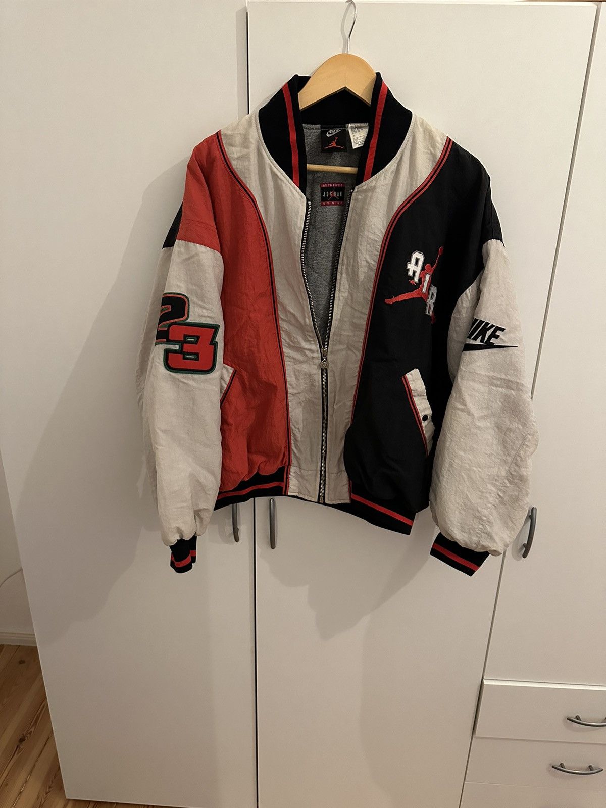 Nike Nike Air Jordan Jacke Jacket Size M Retro Vintage Size US M / EU 48-50 / 2 - 3 Thumbnail