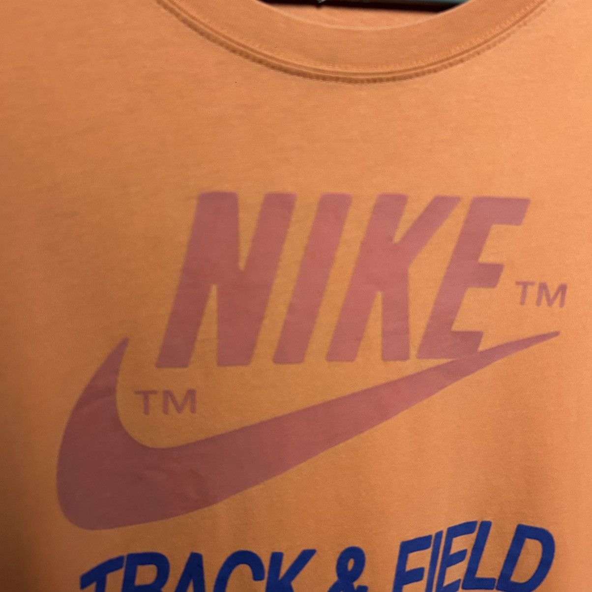 Nike Vintage Nike Streetwear big logo orange sport tee size L Size US L / EU 52-54 / 3 - 3 Thumbnail