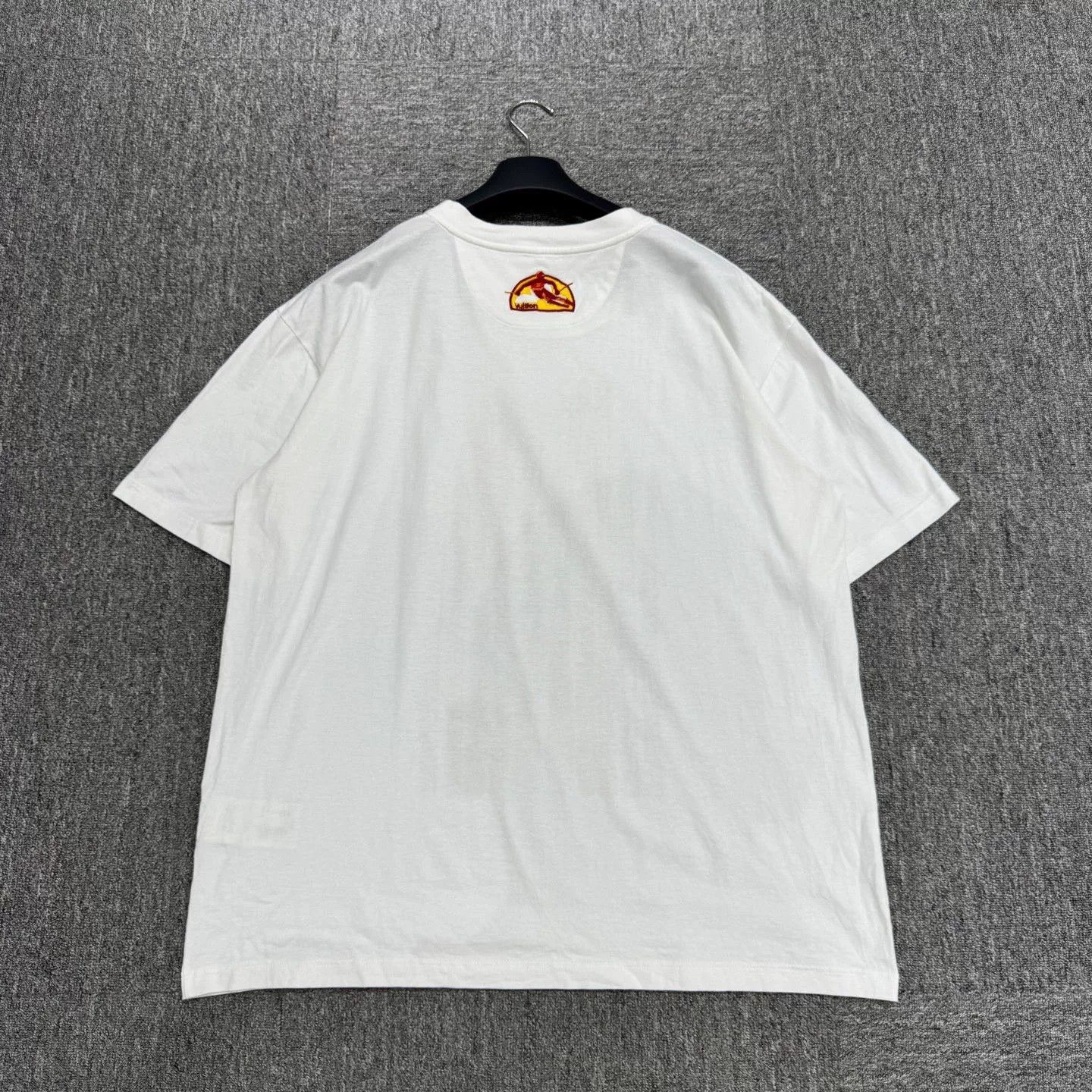 Louis Vuitton louis vuitton short sleeve skiing print tee Size US L / EU 52-54 / 3 - 5 Thumbnail
