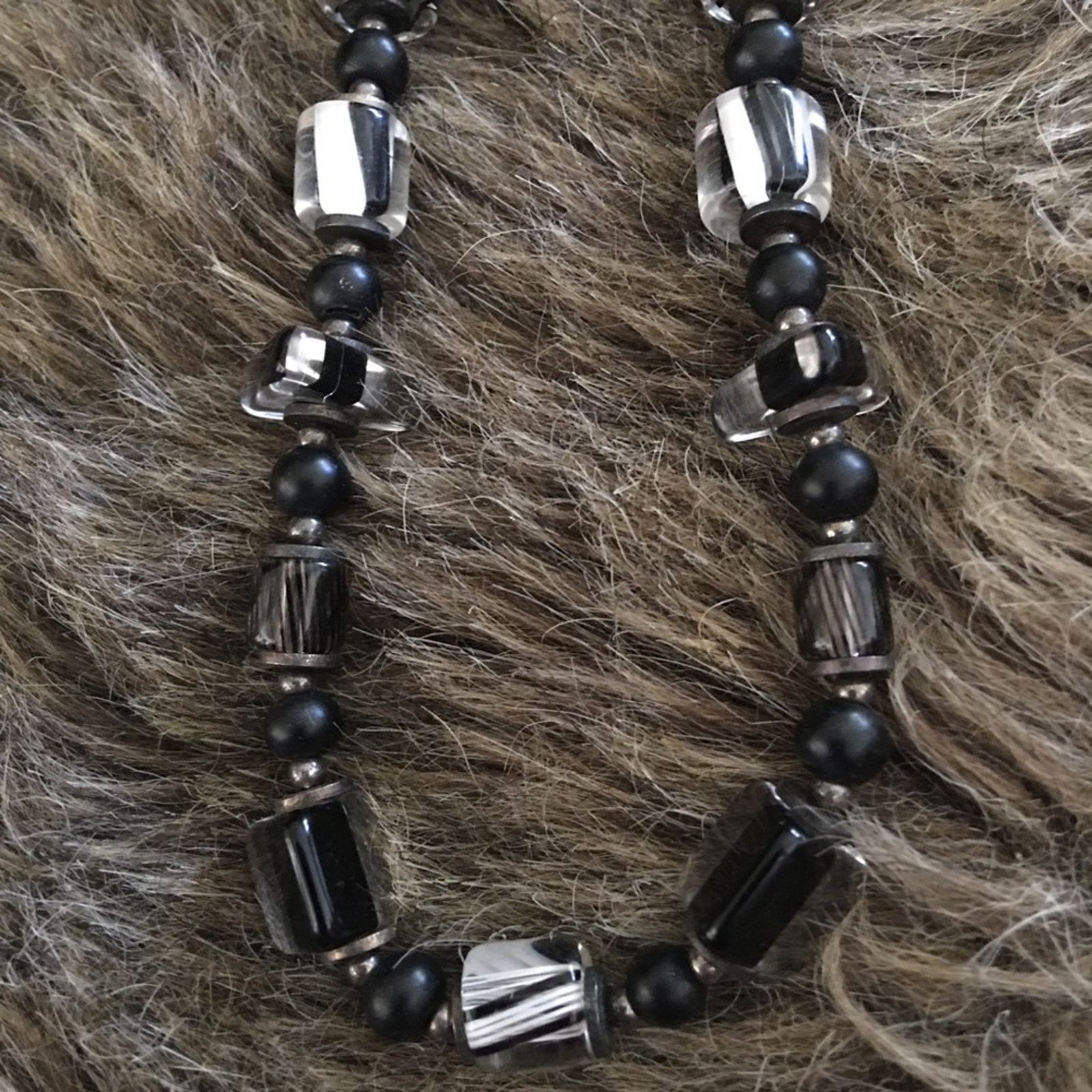 Vintage Vintage black/white glass and bakelite necklace Size ONE SIZE - 6 Thumbnail