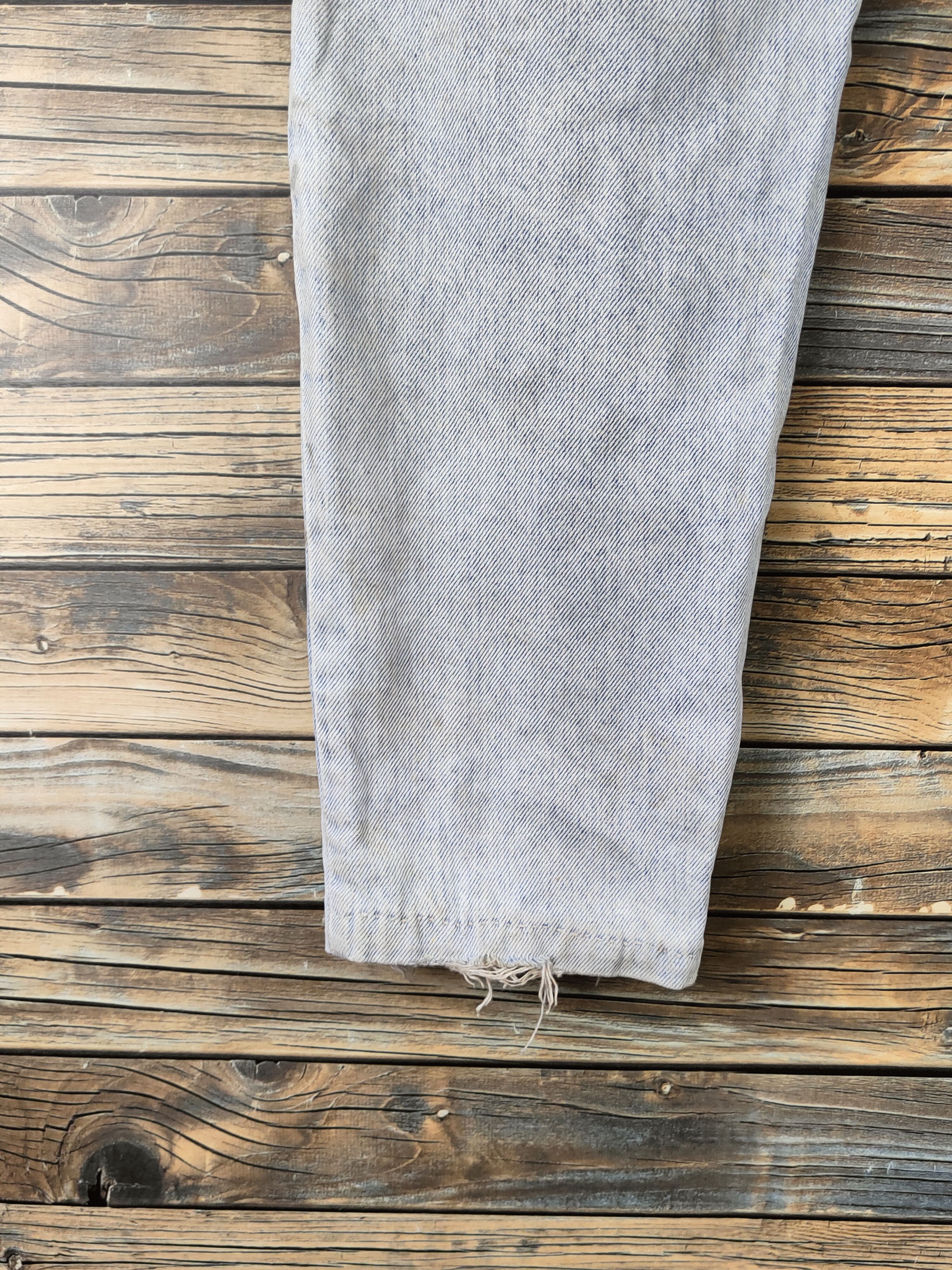 Levi's DL Levi's Light Blue Distressed Ripped denim Jeans #46-394 Size US 31 - 9 Thumbnail