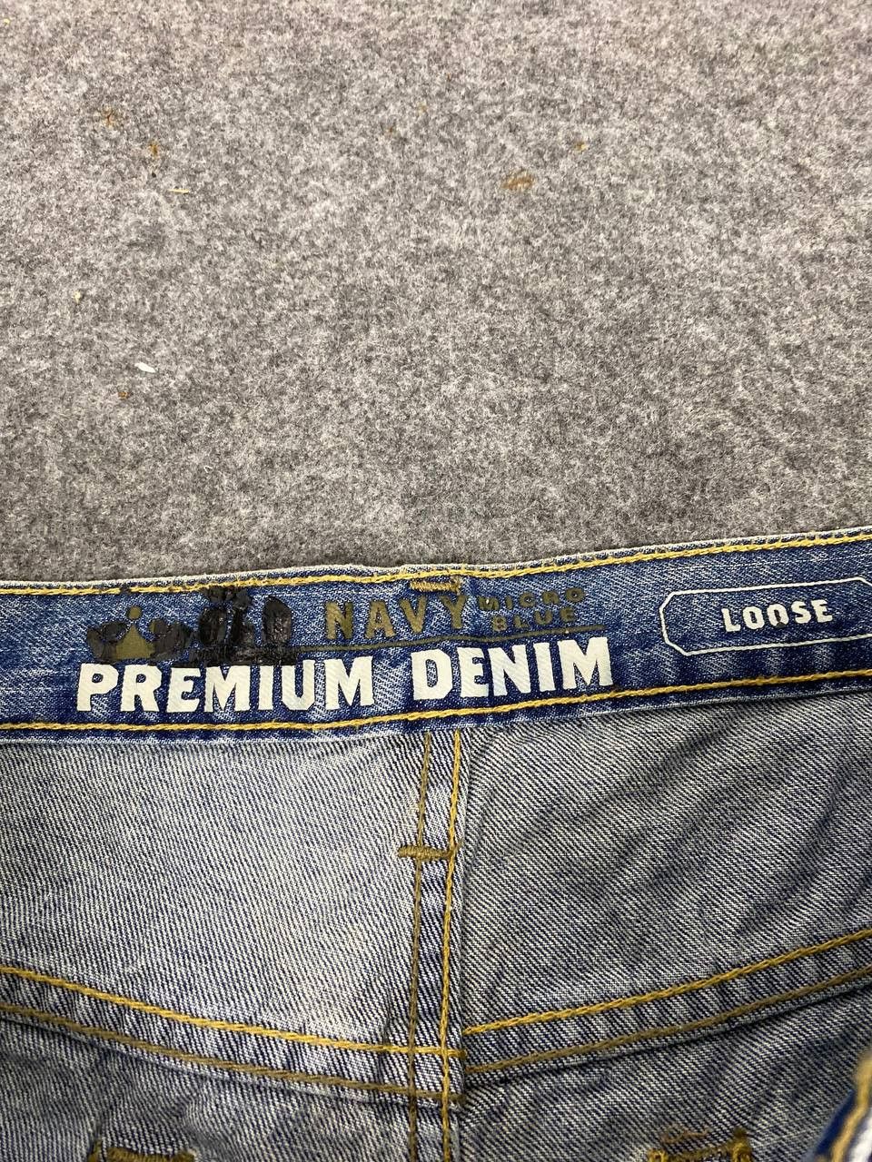 Old Navy old navy premium denim loose cut distressed Size US 37 - 11 Thumbnail
