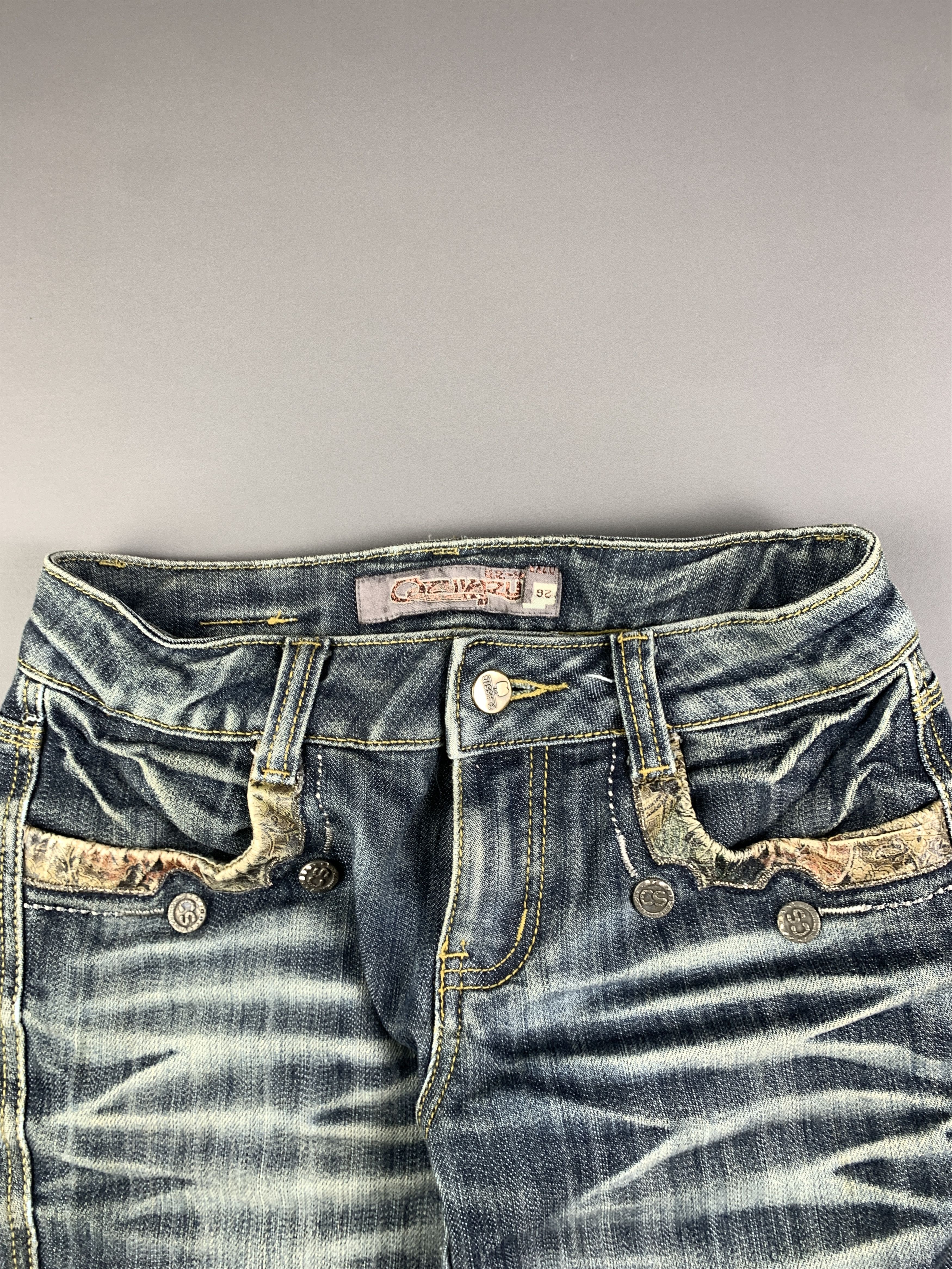 Japanese Brand QYZY Washed Blue Embroidery Chicks Capri Jeans Shorts (26) Size 26" / US 2 / IT 38 - 8 Thumbnail