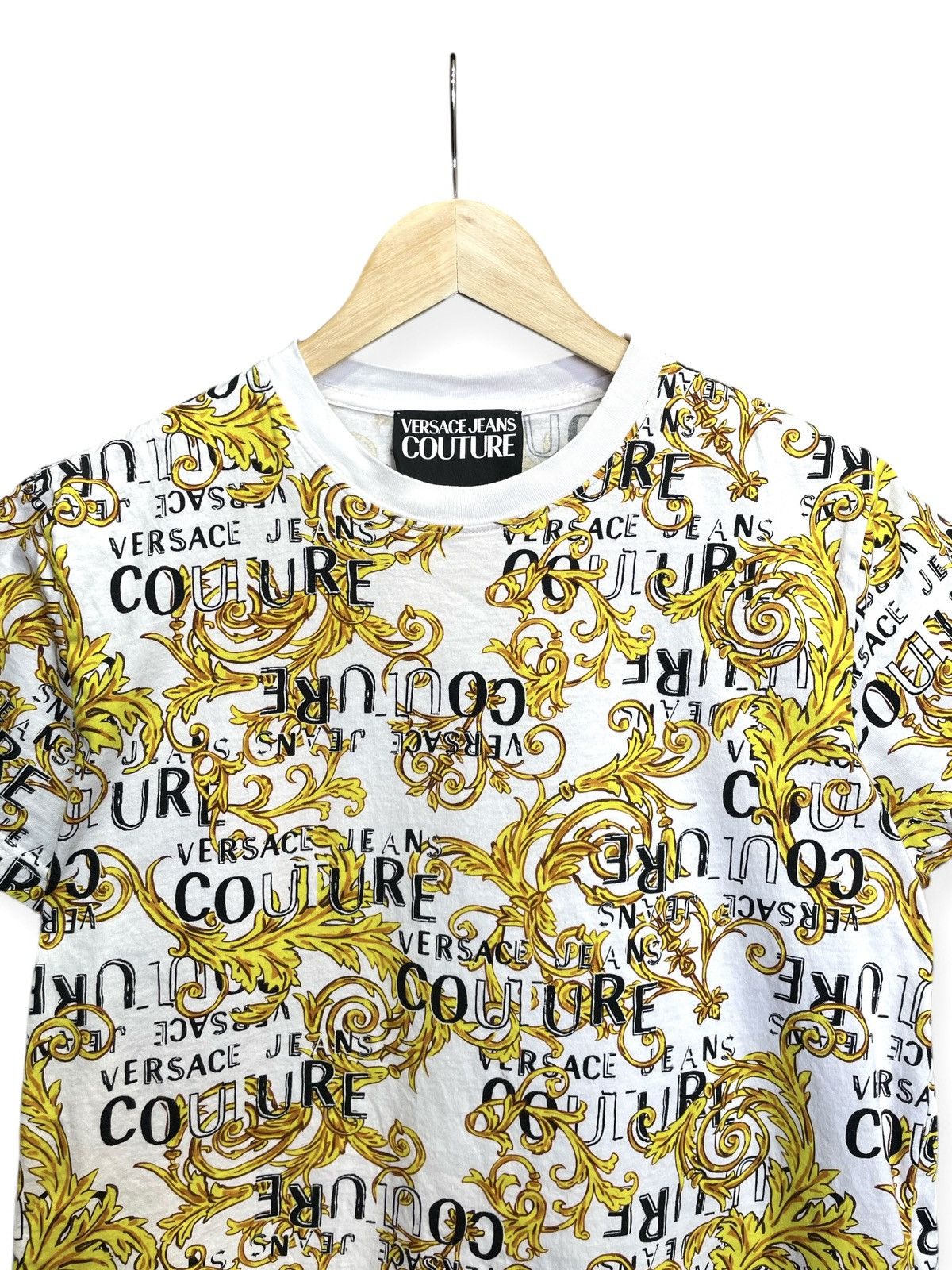 Versace Jeans Couture Versace Jeans Couture Baroque Logo Print T-Shirt – Size M Size US M / EU 48-50 / 2 - 4 Thumbnail