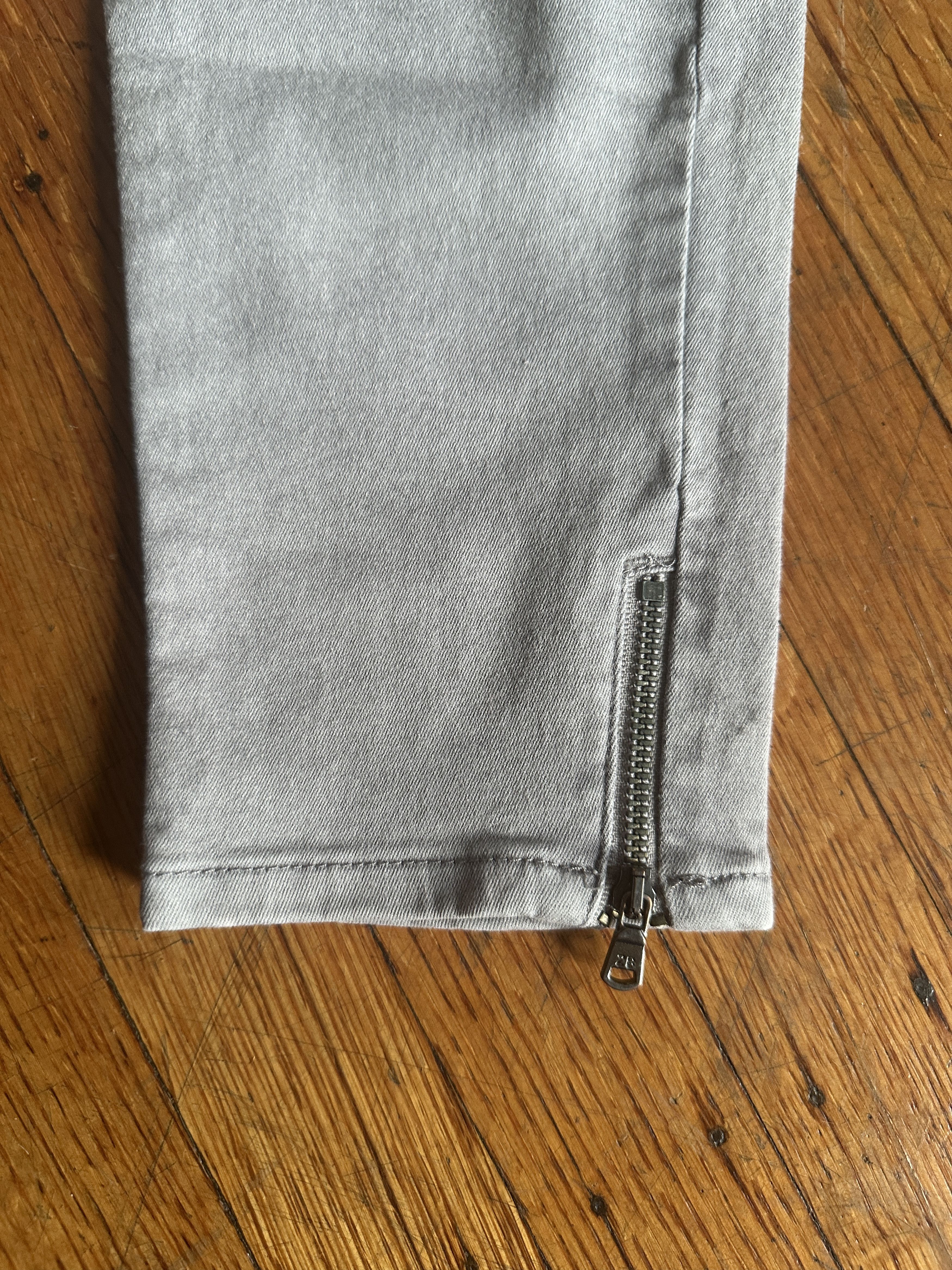 Zara Zara Gray denim skinny jeans w/distressed rigid knee & zips Size 30" / US 8 / IT 44 - 11 Thumbnail