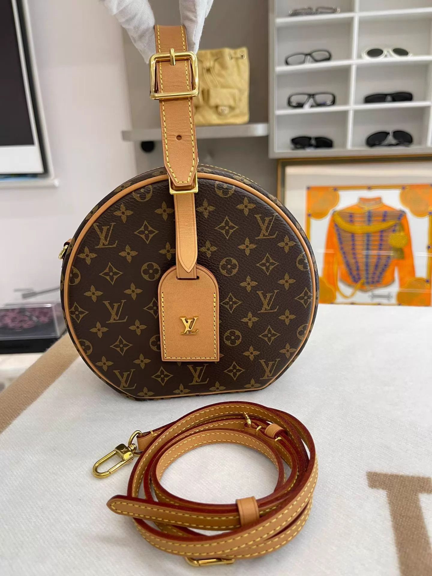 Louis Vuitton LV Hard Trunk mint 17x16x7 Size ONE SIZE - 1 Thumbnail