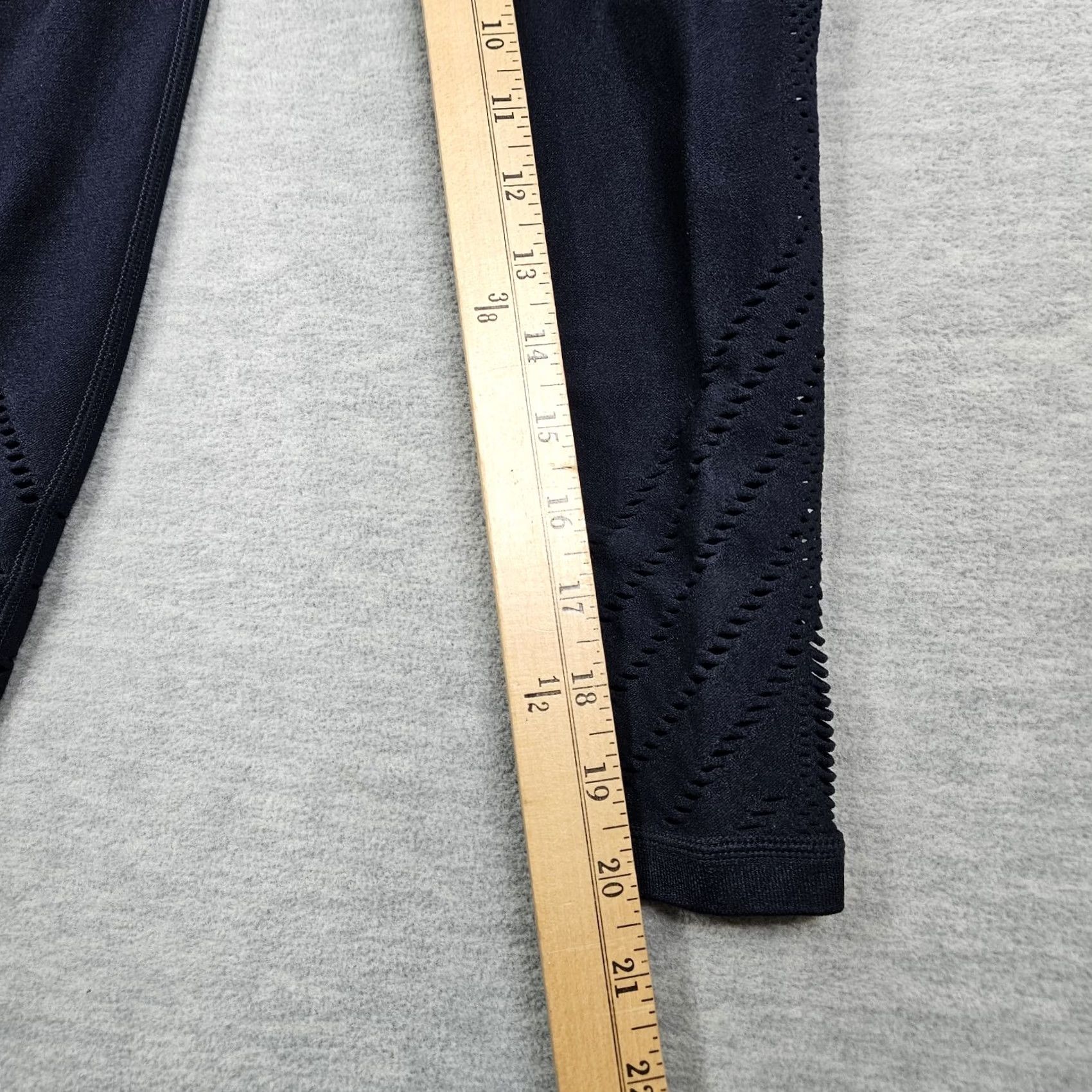 Vintage OYSHO NAVY Blue Seamless Gym Workout Legging Sz M Women’s Activewear Pants Slim Fit Regular H2O? Size 32" / US 10 / IT 46 - 6 Thumbnail