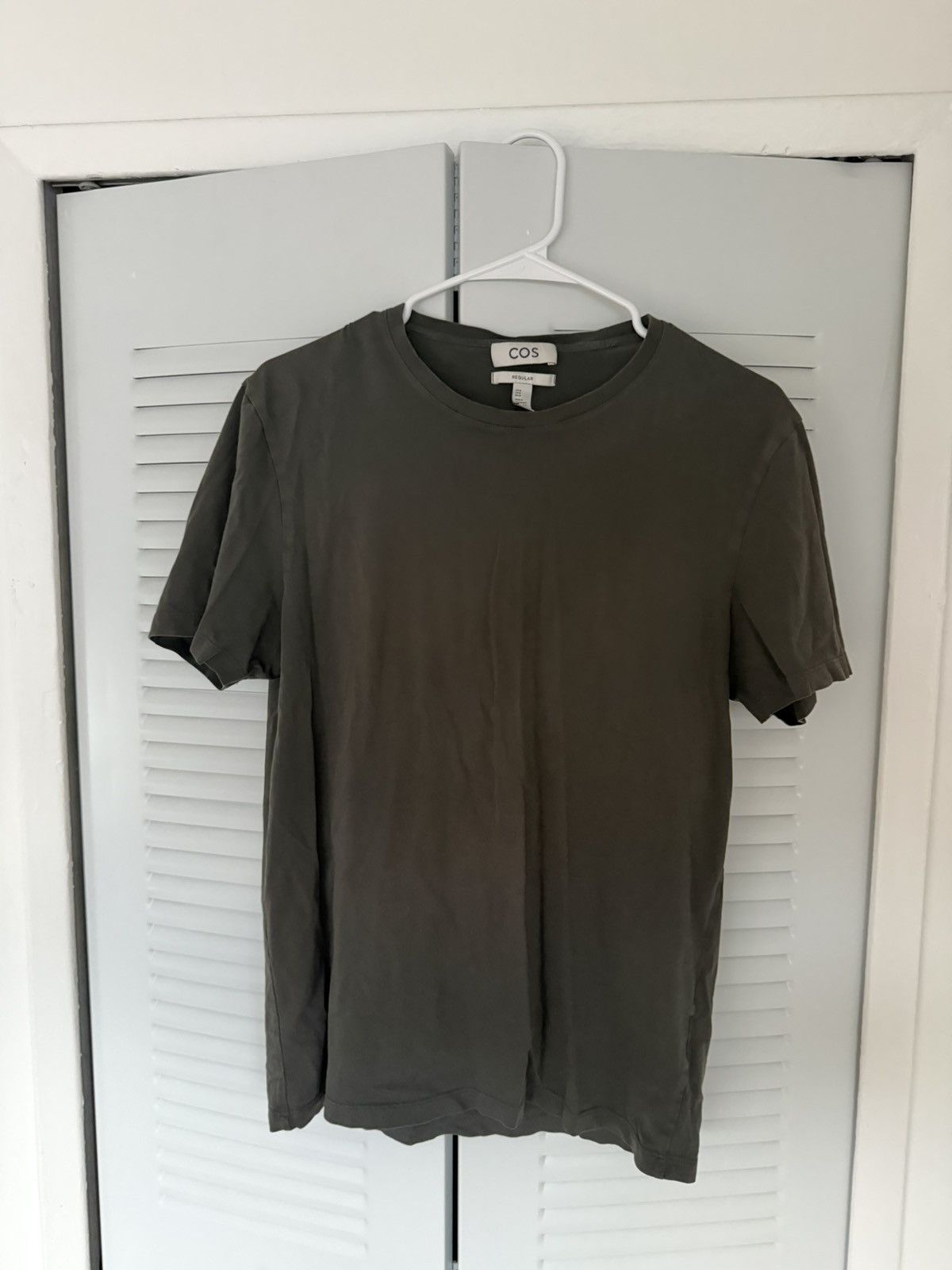 Cos COS Minimal Dark Green Tee (Size M) Size US M / EU 48-50 / 2 - 2 Thumbnail