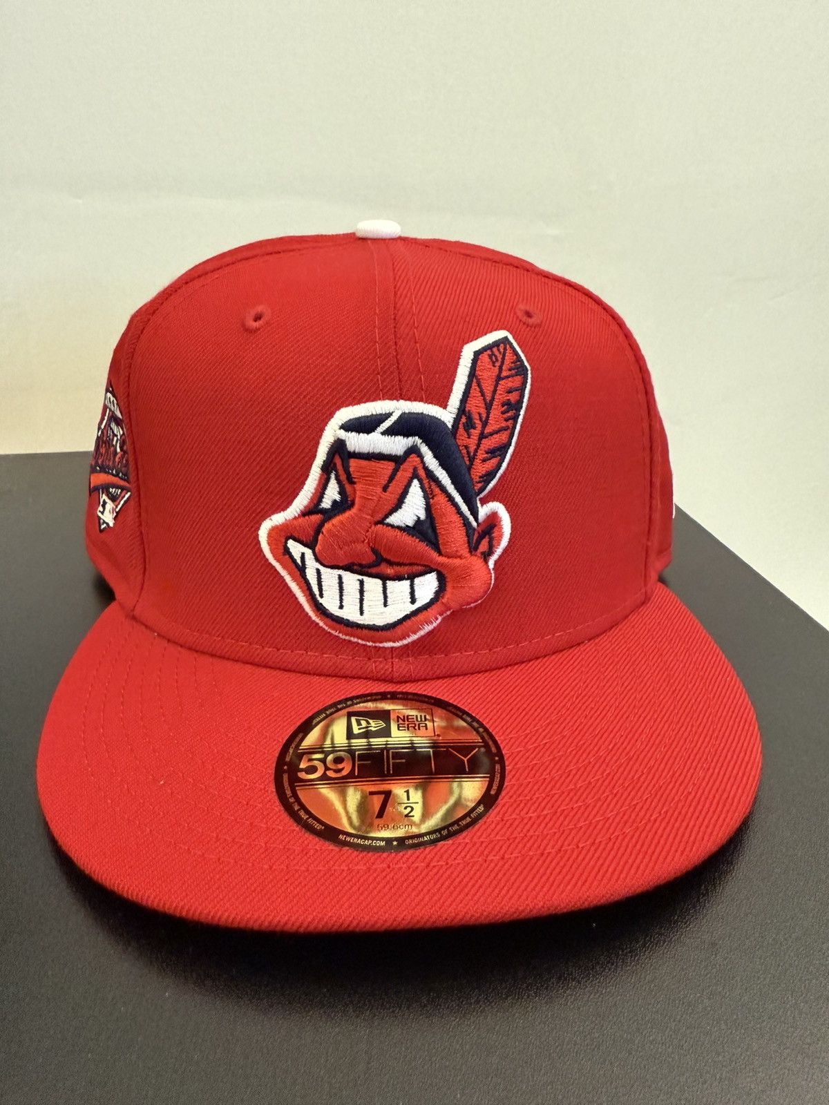 MLB × New Era Cleveland Indians Chief Wahoo Side Patch 7 1/2 Fitted Hat Size ONE SIZE - 2 Thumbnail