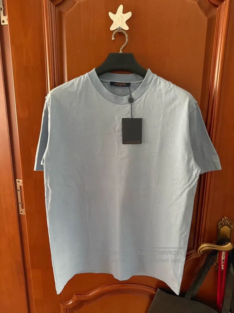 Louis Vuitton Louis Vuitton Embossed logo short sleeve Size US XL / EU 56 / 4 - 1 Thumbnail