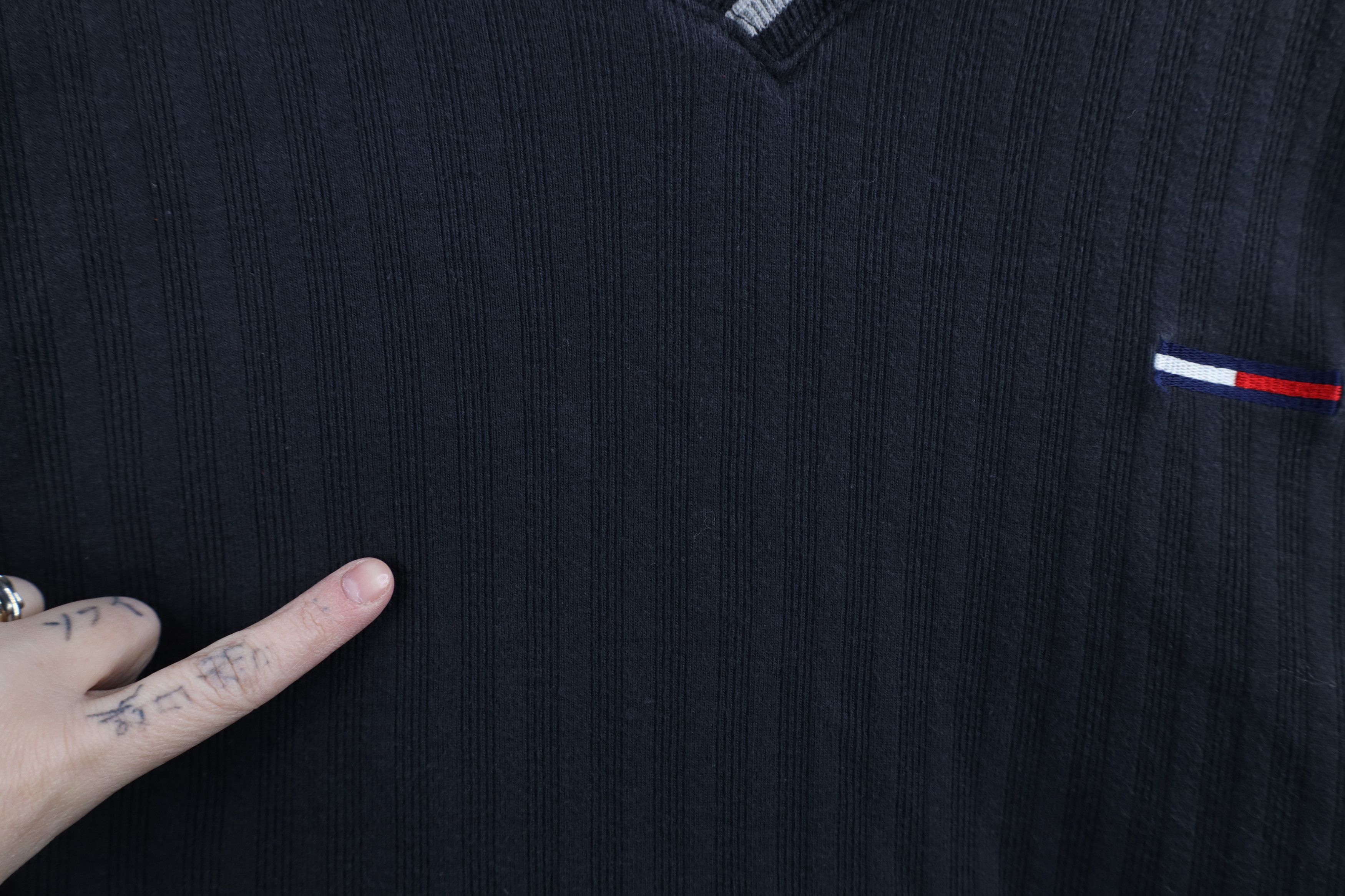 Tommy Hilfiger × Vintage Vintage 90s Tommy Hilfiger Ribbed Knit V-Neck T-Shirt Black Size US XL / EU 56 / 4 - 5 Thumbnail