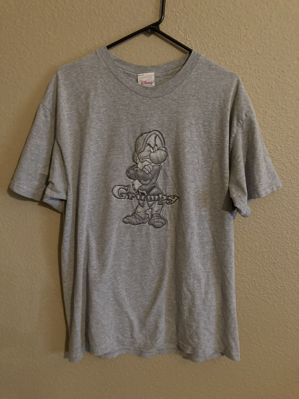 Disney Vintage Walt Disney Grumpy Embroidered T- Shirt Size US XL / EU 56 / 4 - 1 Thumbnail