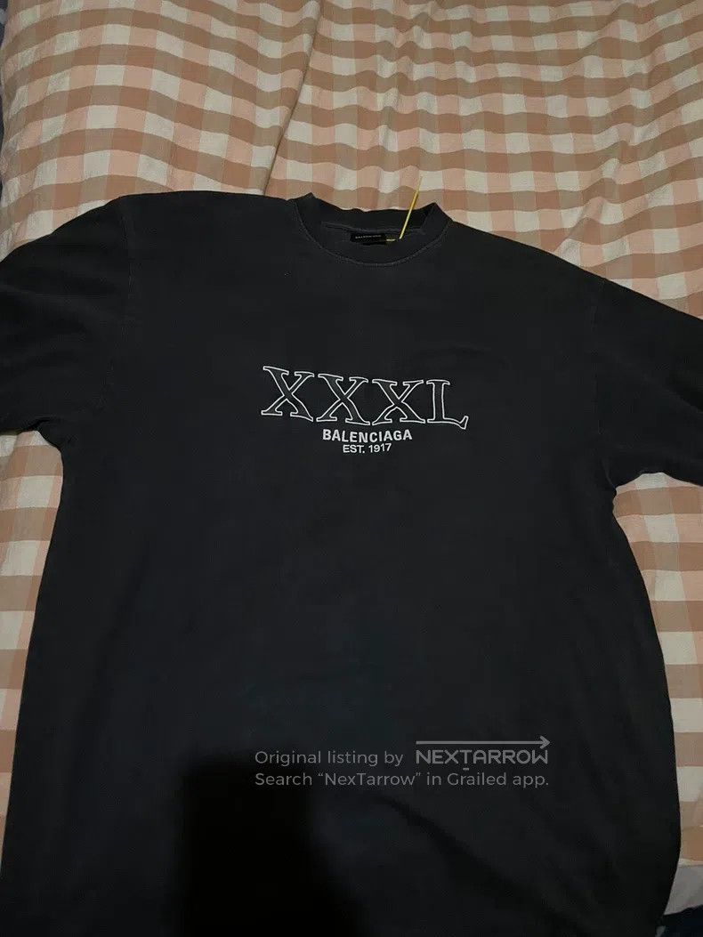 Balenciaga Balenciaga Distressed short-sleeved T-shirt Size US S / EU 44-46 / 1 - 1 Thumbnail