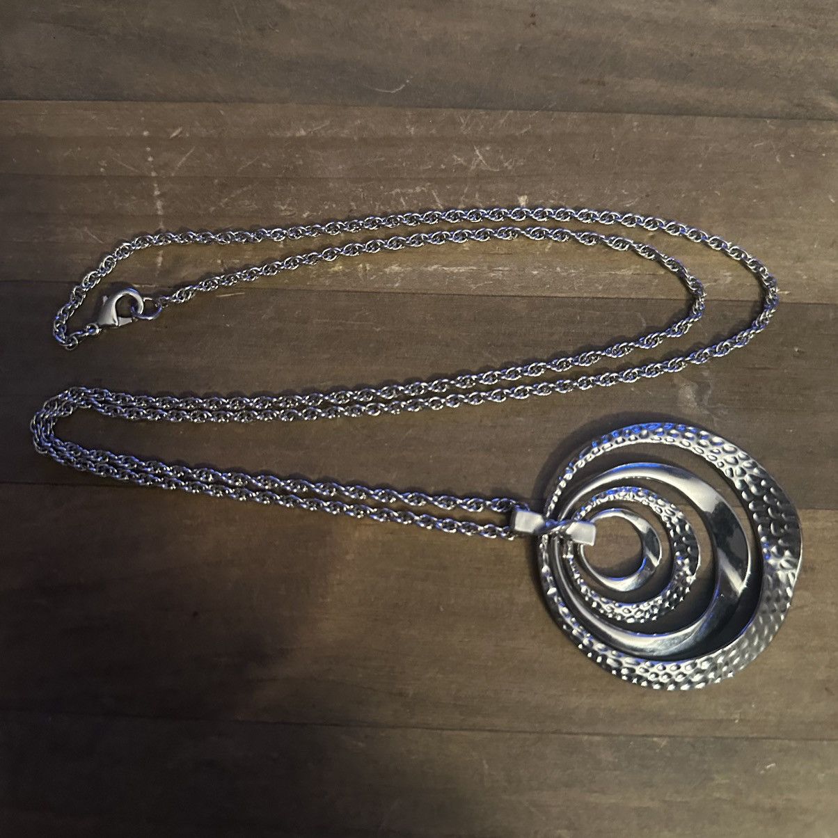 Other Silver tone hammered concentric circular pendant necklace Size ONE SIZE - 2 Thumbnail