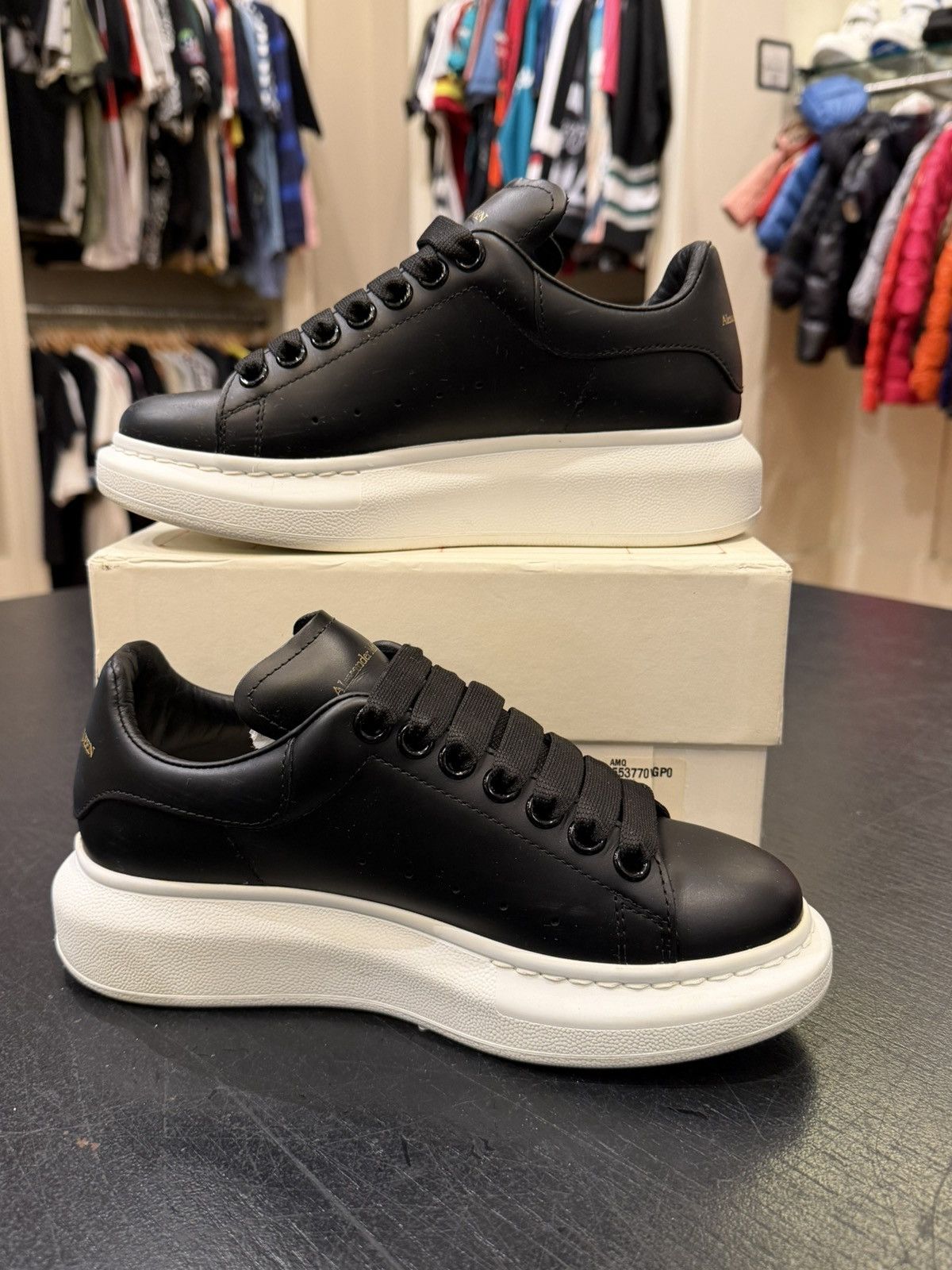 Alexander McQueen Alexander McQueen Oversized Sneaker - Black Size US 5 / IT 35 - 2 Thumbnail