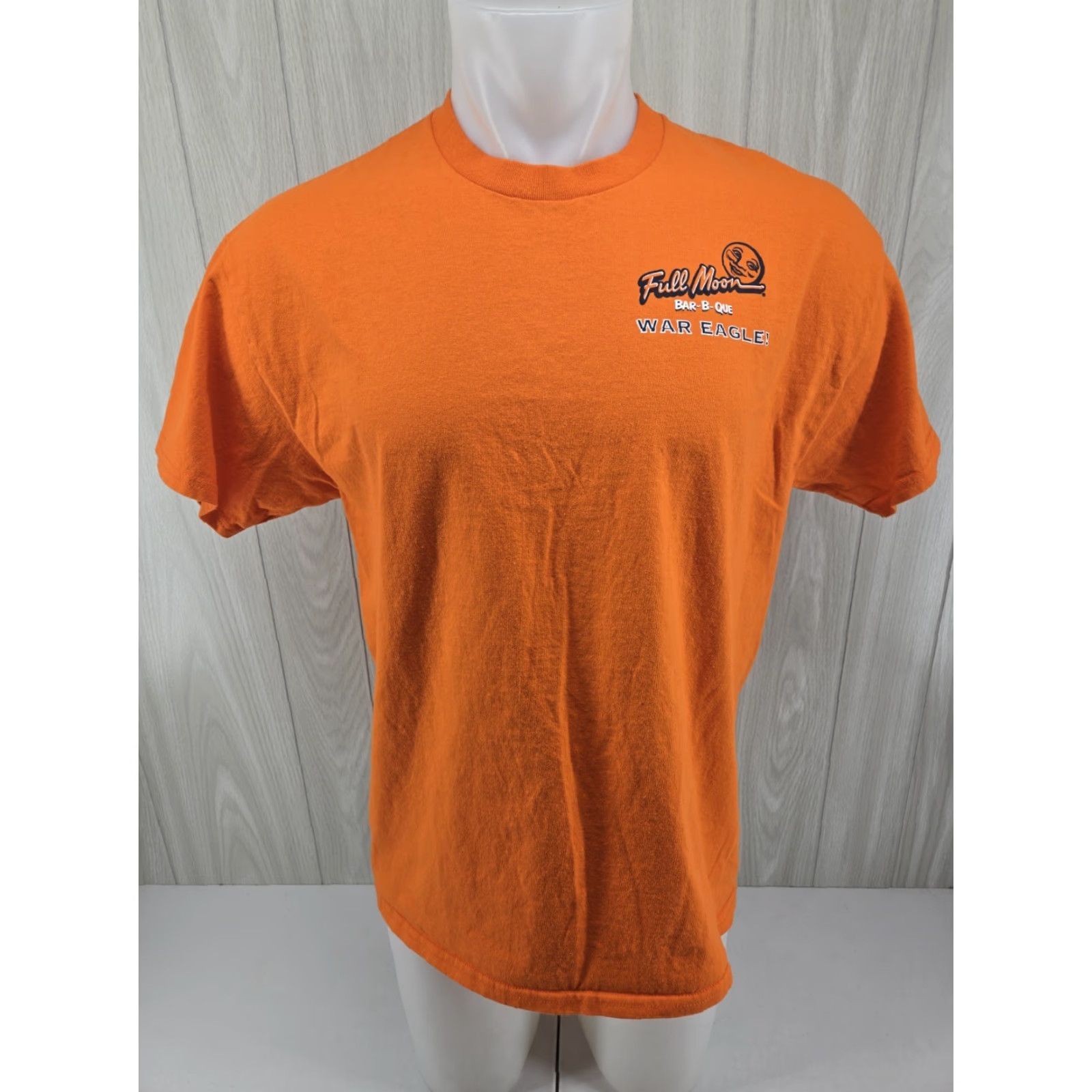 Gildan VINTAGE Full Moon Bar-B-Que Auburn Tigers Mens Large Orange Shirt Mens L Orange Moon Tigers Gildan Crew Neck Short Sleeve Cotton Blend Logo 90s Theme Size US L / EU 52-54 / 3 - 3 Thumbnail