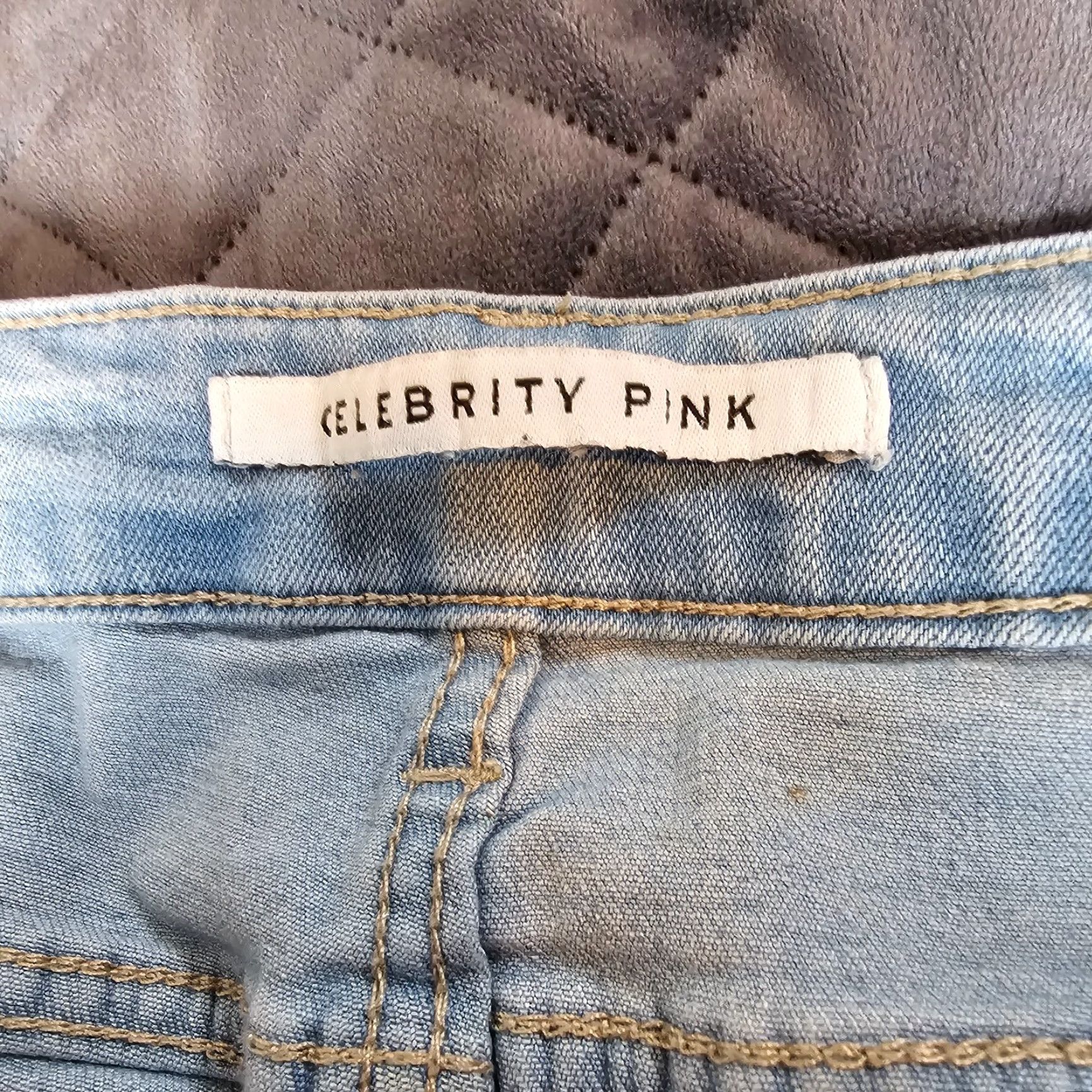 Vintage Celebrity Pink Shorts Womens 28 Blue Denim Mid Rise Casual Light Wash Cuffed 5-Pocket Design Summer Beach Walking Mens Womens Girls Size 28" / US 6 / IT 42 - 2 Thumbnail