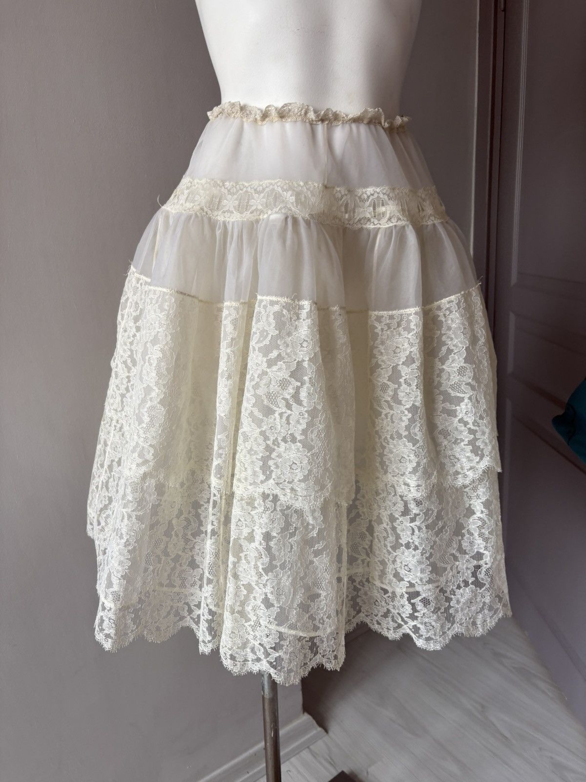 Vintage Vintage petticoat Size 26" / US 2 / IT 38 - 9 Thumbnail