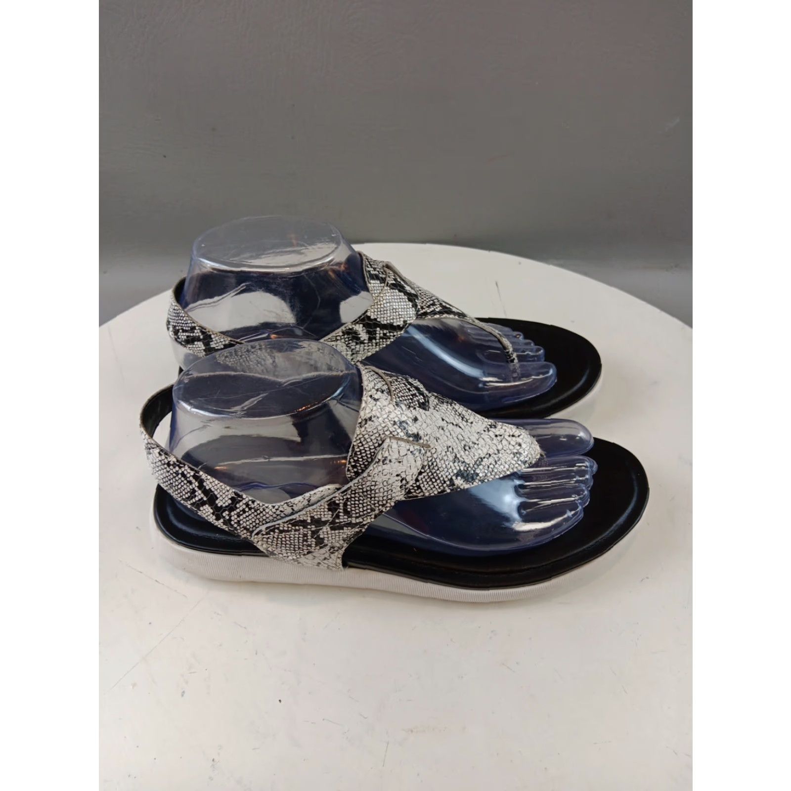 Naturalizer Naturalizer Sandal Womens US Size 8 M Leather White Snake T-Strap Casual Shoes Size US 5 / IT 35 - 7 Thumbnail