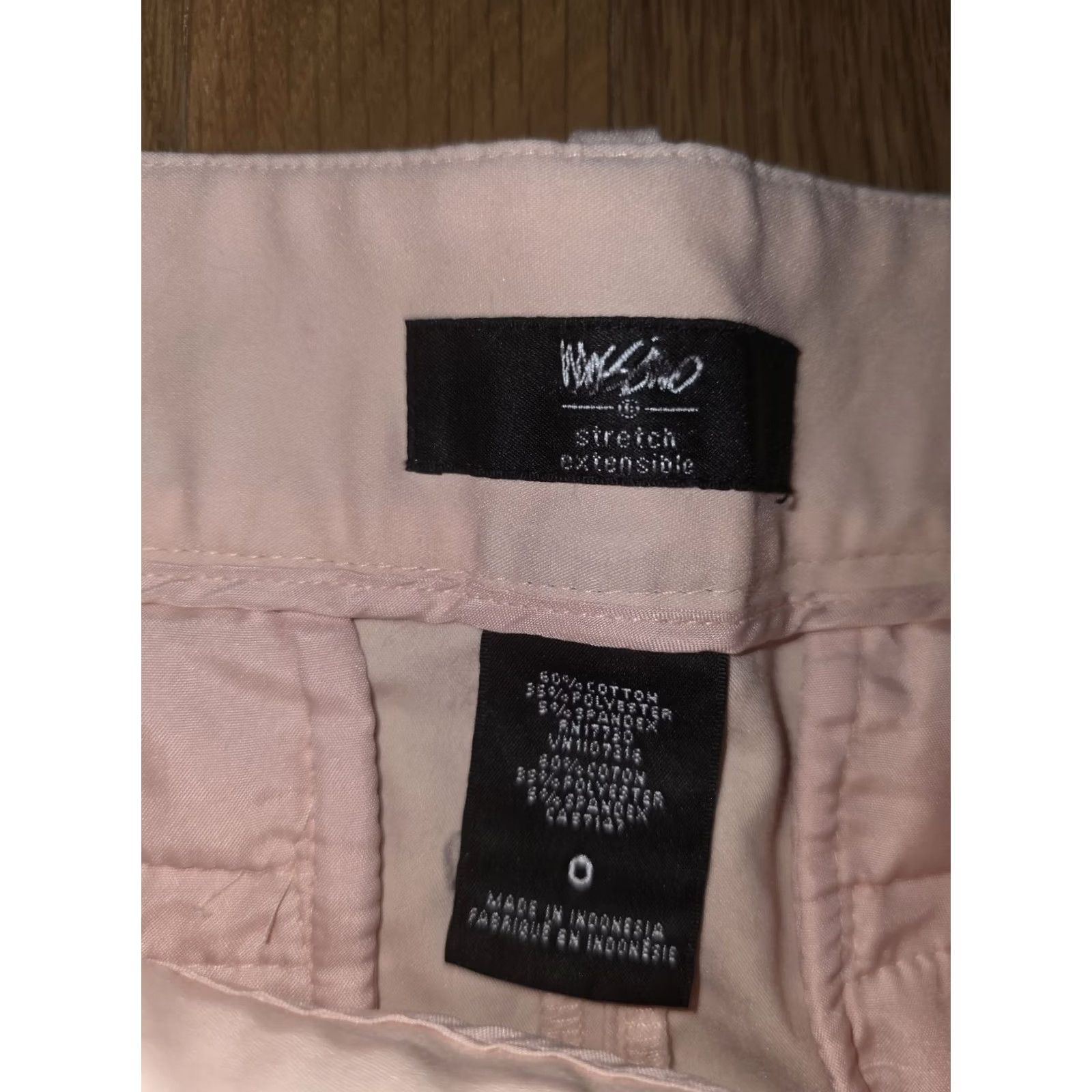 Mossimo Mossimo Women's Bermuda Shorts 0 Light Pink Khaki Knee Long Inseam 12in Regular Stretch Button Flat Front Solid Mens? Size 25" / US 0 / IT 36 - 4 Thumbnail