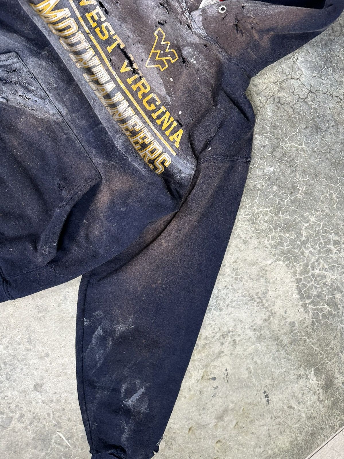 Russell Athletic × Vintage Vintage Thrashed and Faded Russell Athletics Hoodie Size US M / EU 48-50 / 2 - 4 Thumbnail