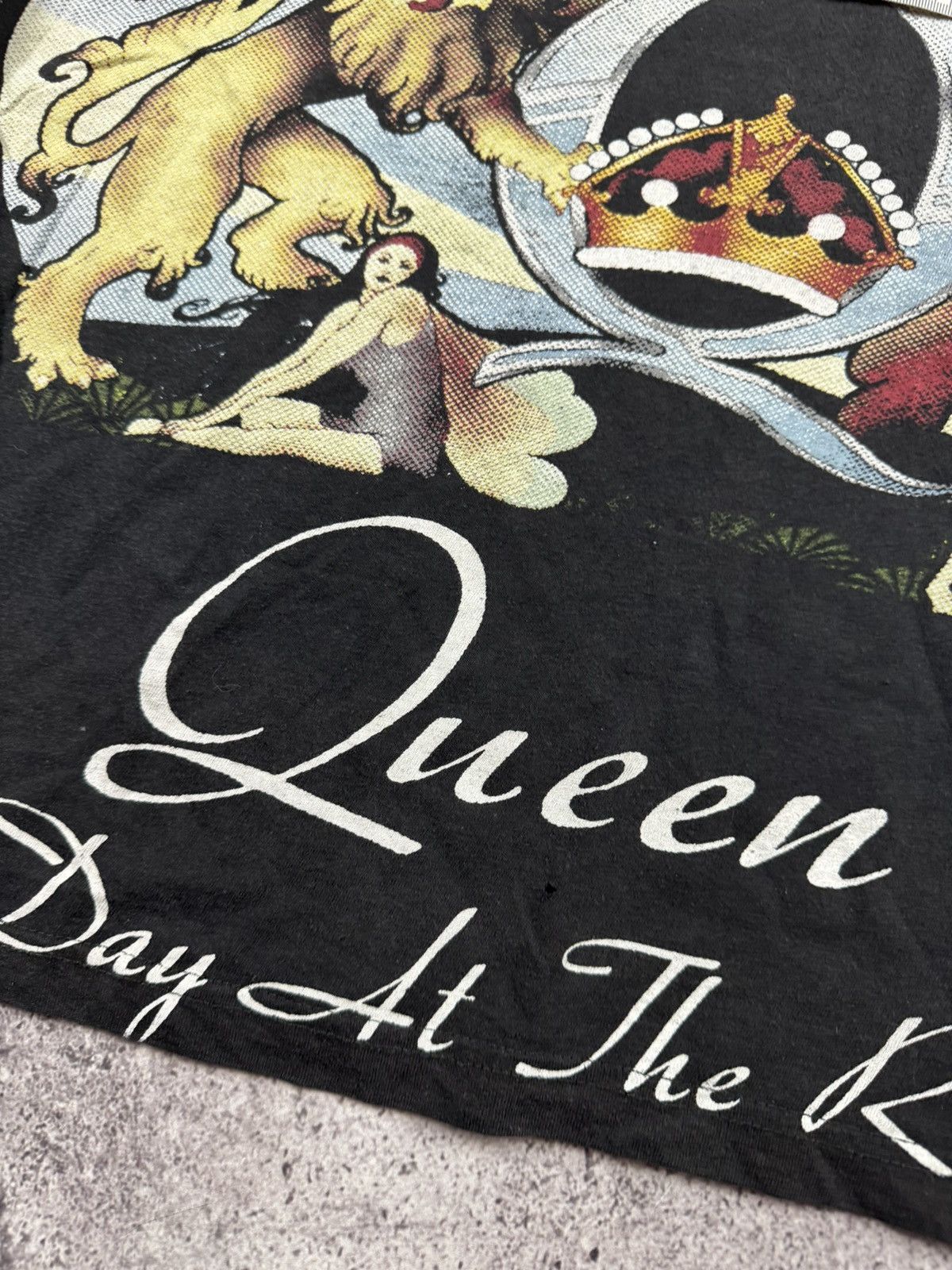 Vintage Queen A Day At The Races Music Band T-shirt Men Adult Short Size US L / EU 52-54 / 3 - 4 Thumbnail